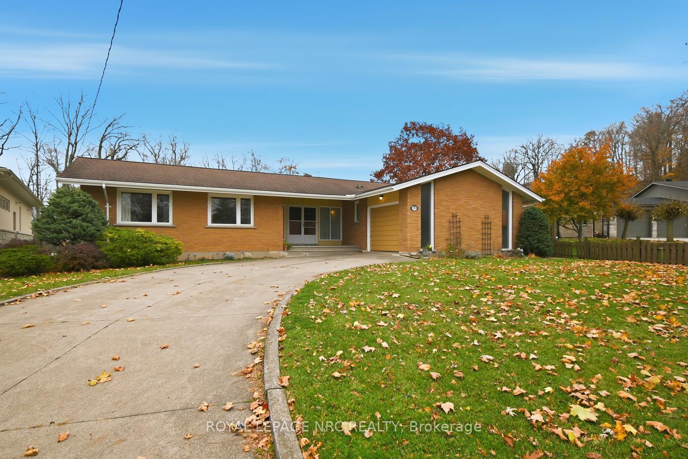 Photo 2 of 202 Woodside Drive, St. Catharines, Glendale/Glenridge — HOMEH