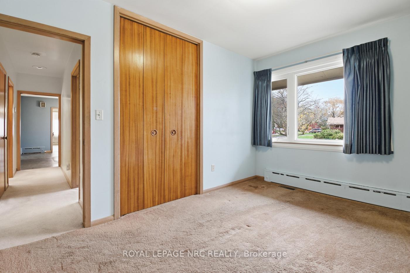 Photo 6 of 202 Woodside Drive, St. Catharines, Glendale/Glenridge — HOMEH