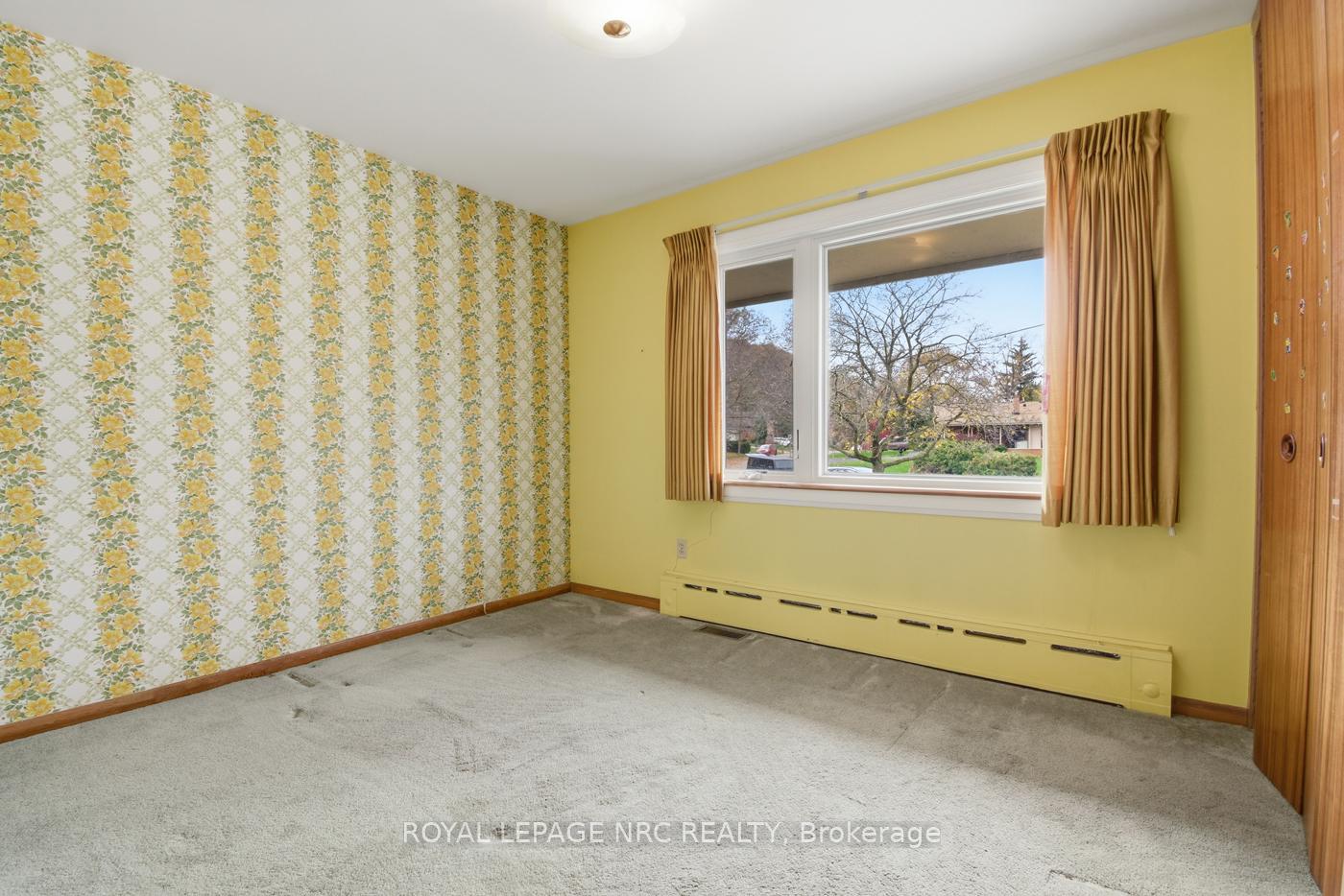 Photo 9 of 202 Woodside Drive, St. Catharines, Glendale/Glenridge — HOMEH