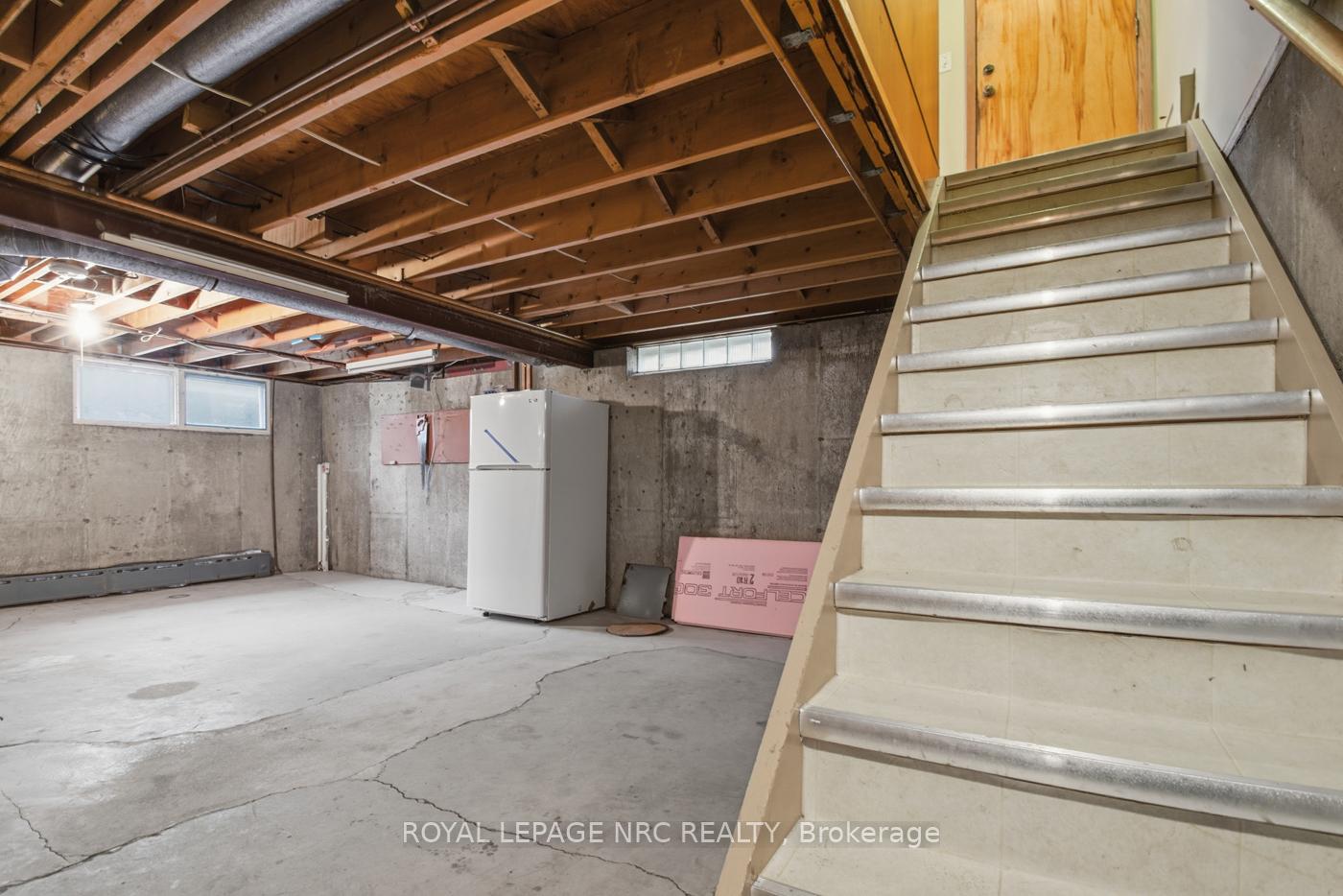 Photo 10 of 202 Woodside Drive, St. Catharines, Glendale/Glenridge — HOMEH