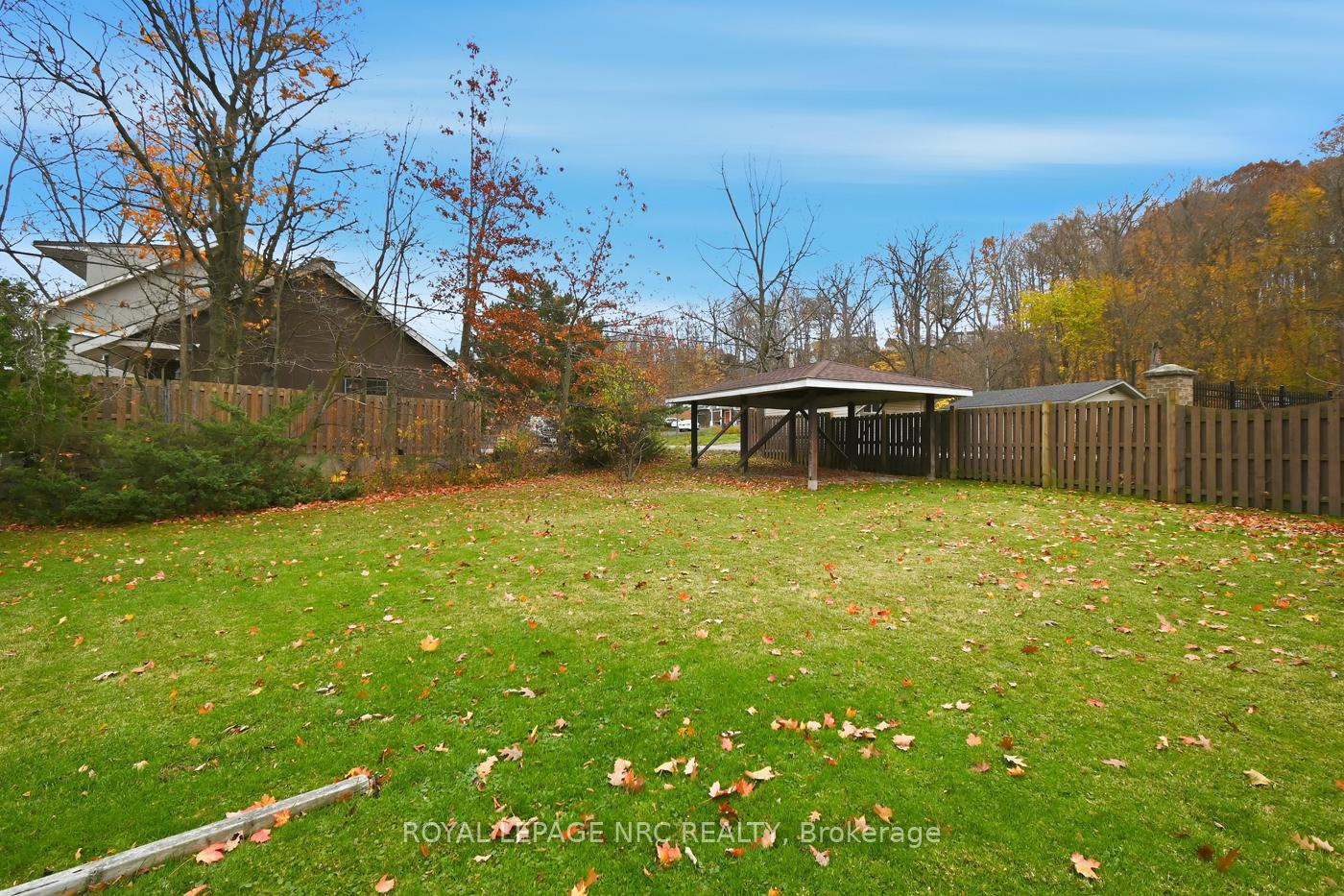 Photo 24 of 202 Woodside Drive, St. Catharines, Glendale/Glenridge — HOMEH