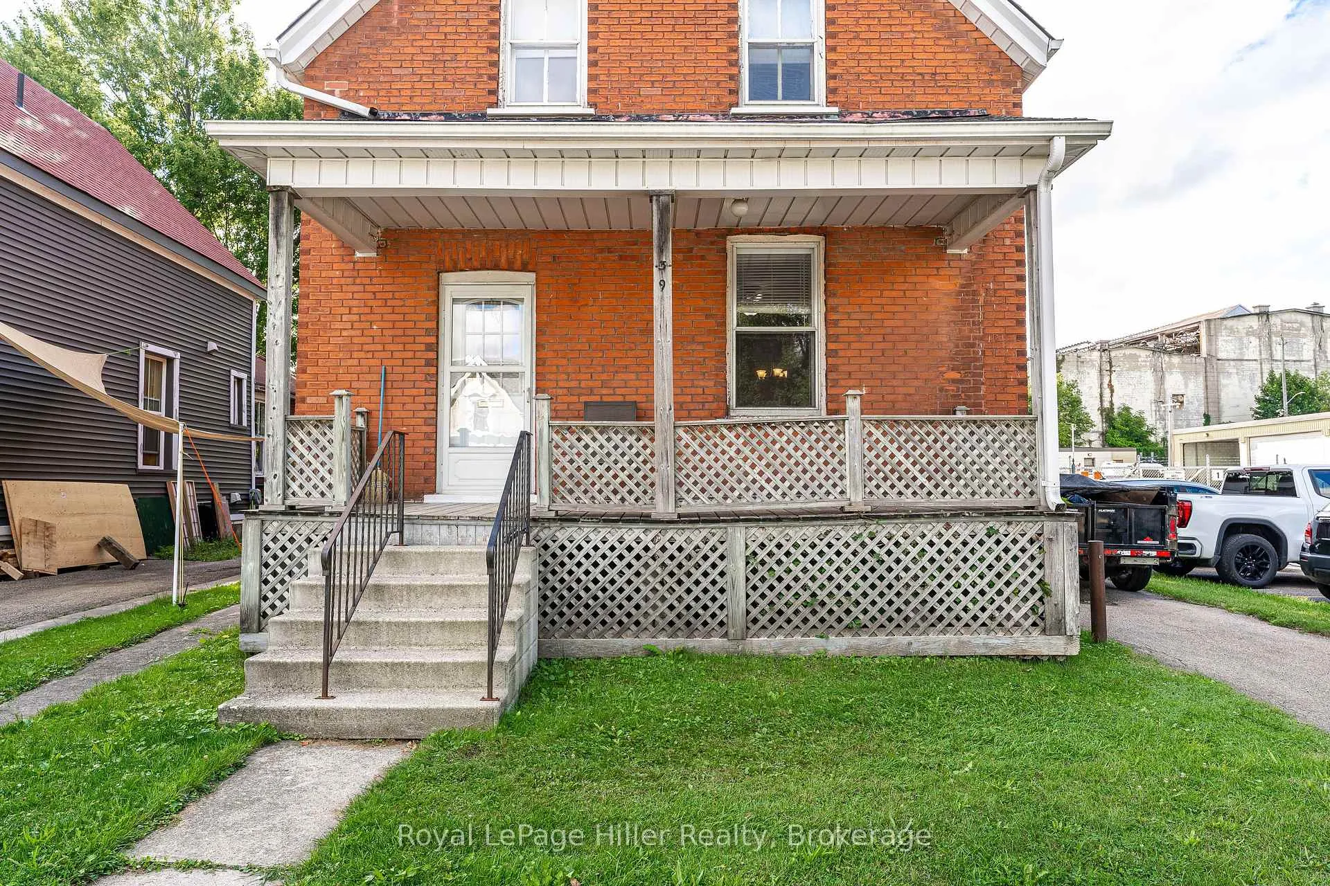 Front of 139 Wellington Street