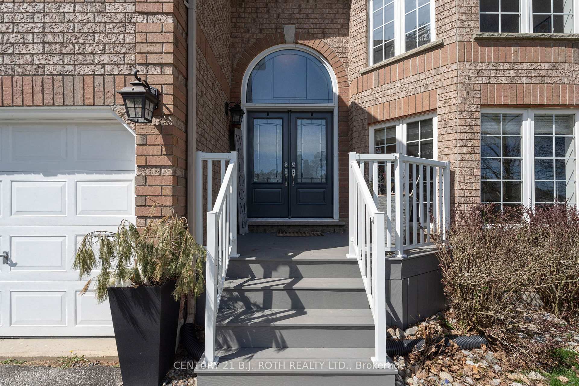 Photo 2 of 68 Davenport Drive, Springwater, Hillsdale — HOMEH
