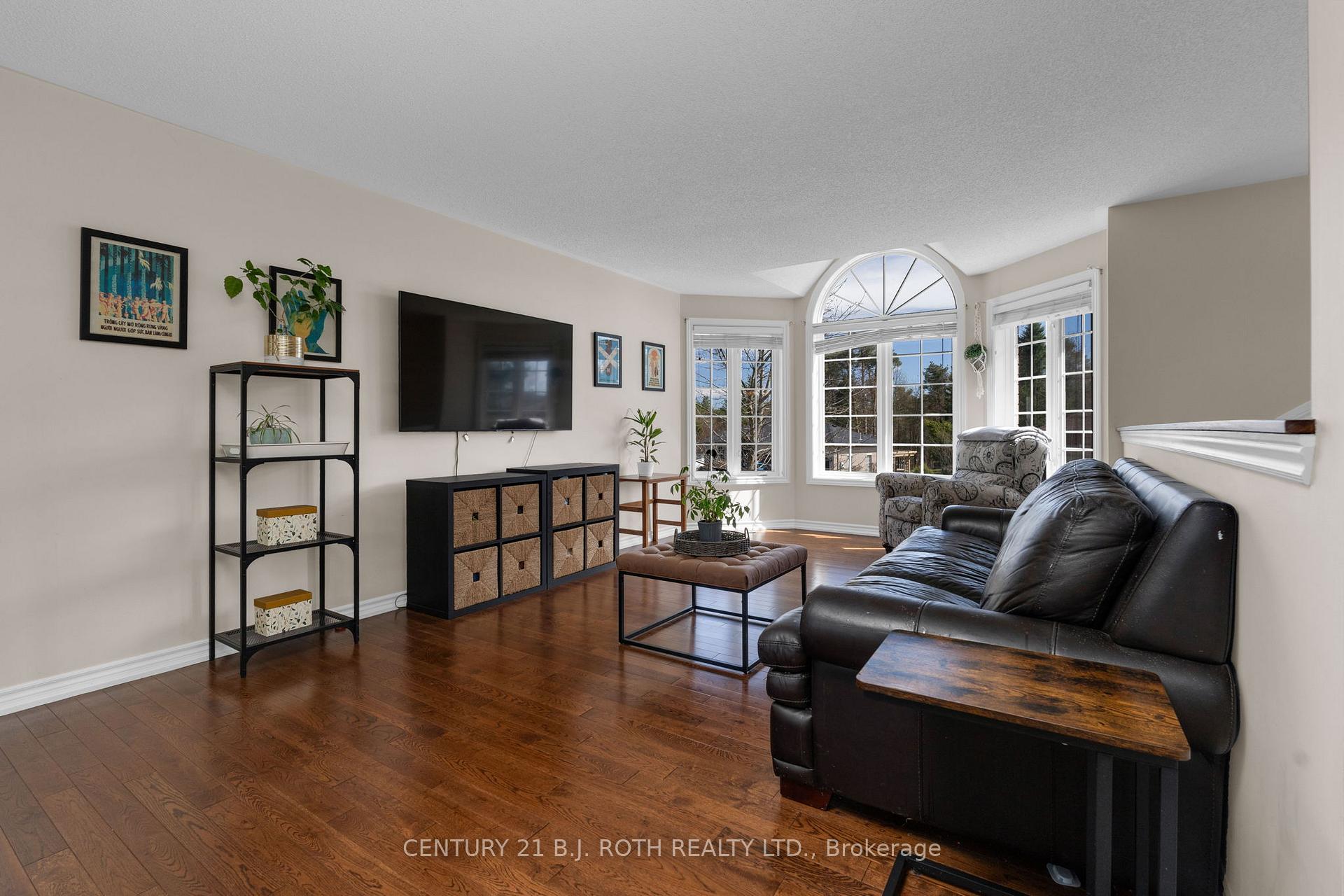 Photo 5 of 68 Davenport Drive, Springwater, Hillsdale — HOMEH
