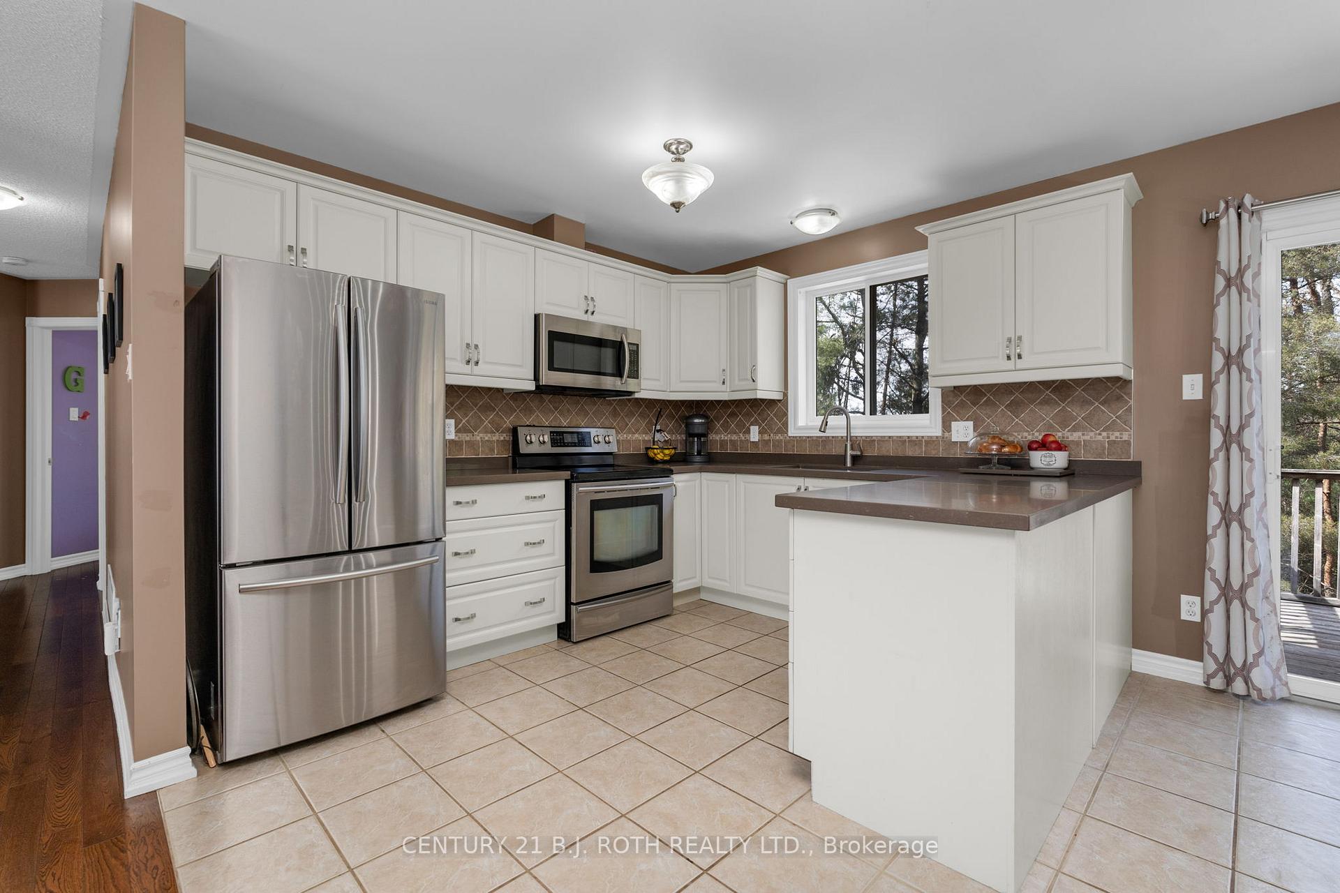 Photo 9 of 68 Davenport Drive, Springwater, Hillsdale — HOMEH