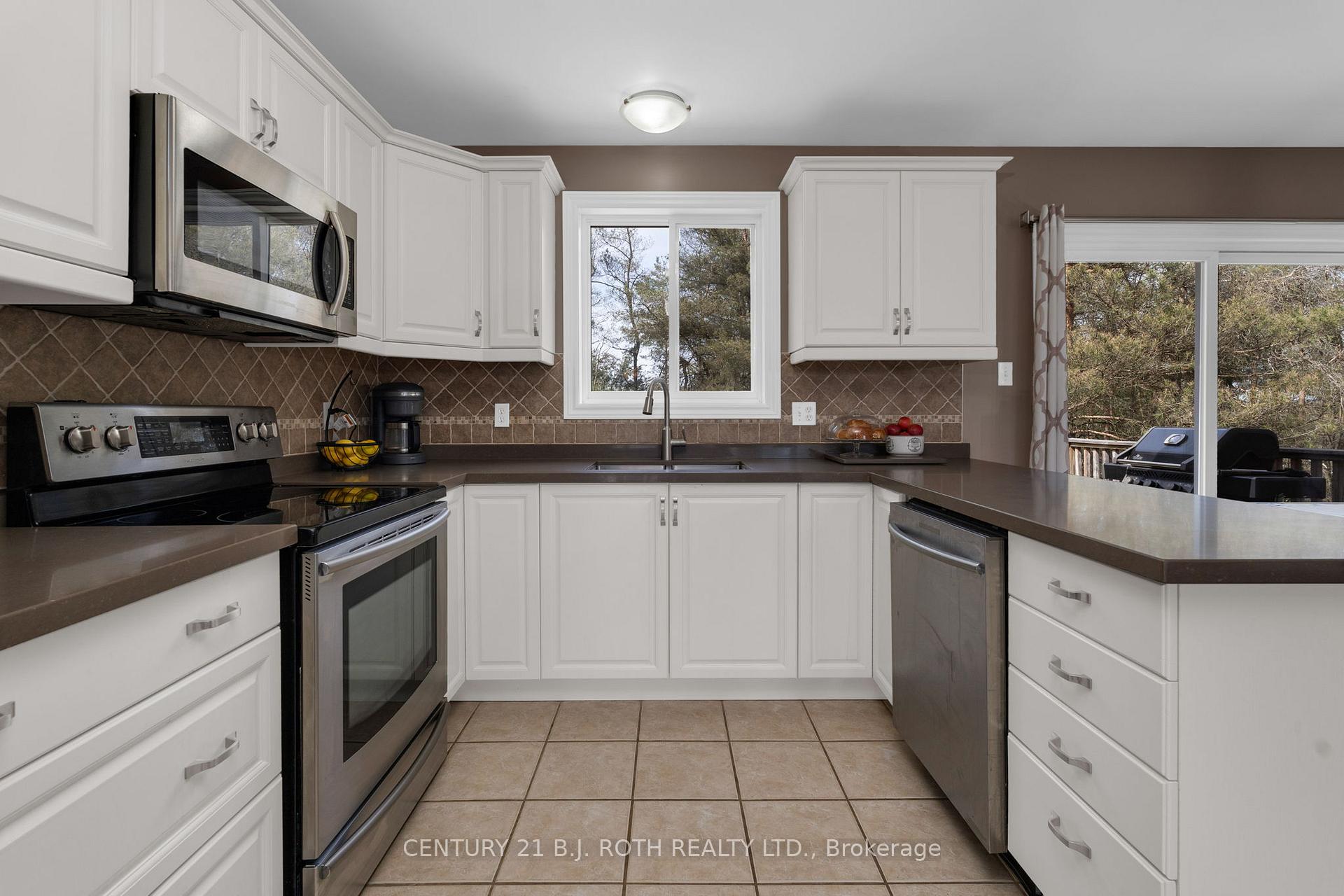 Photo 10 of 68 Davenport Drive, Springwater, Hillsdale — HOMEH