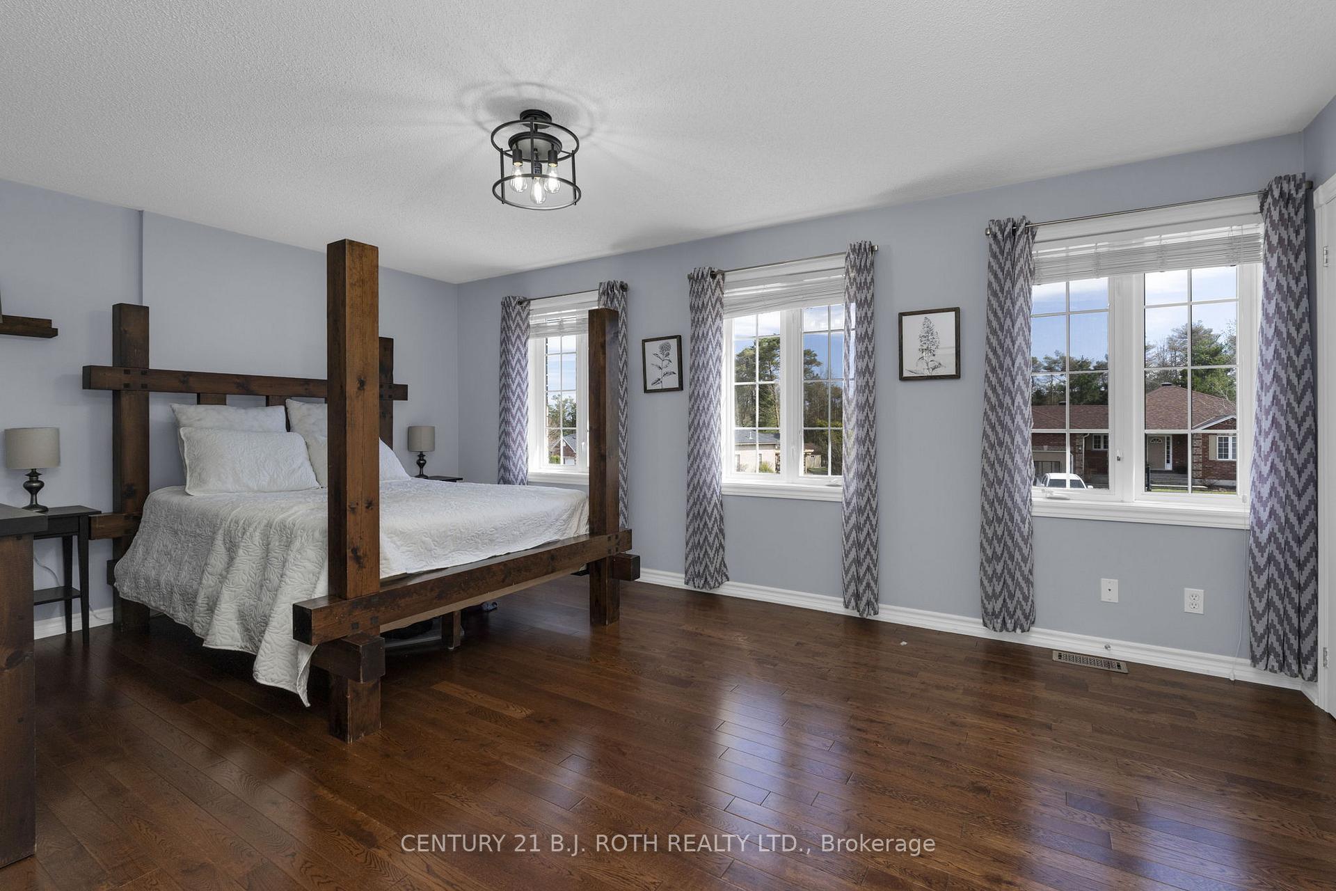 Photo 15 of 68 Davenport Drive, Springwater, Hillsdale — HOMEH