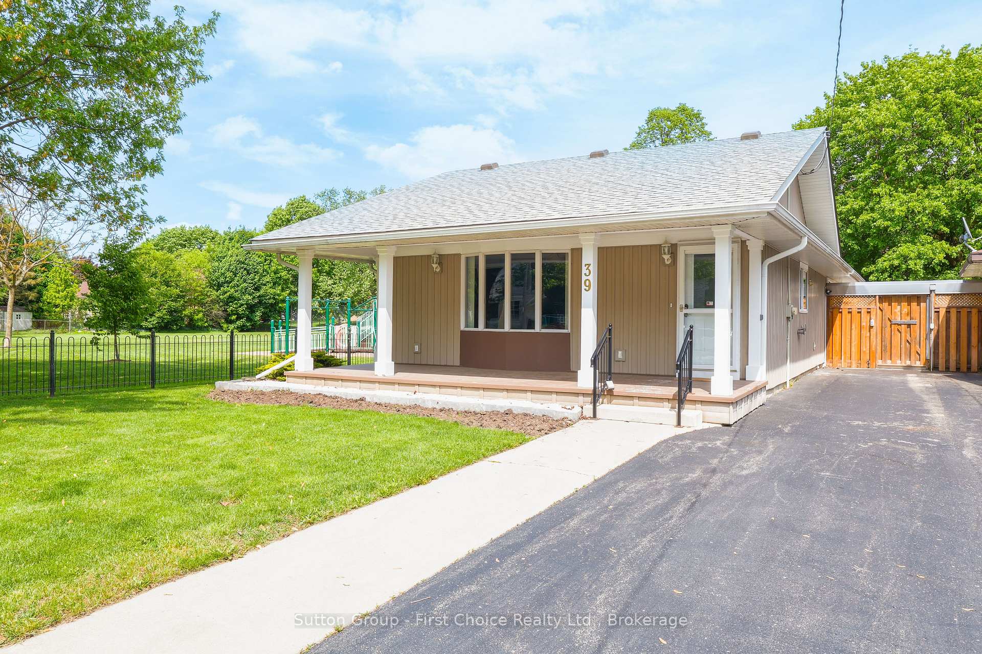 Photo 1 of 39 Portia Boulevard, Stratford — HOMEH