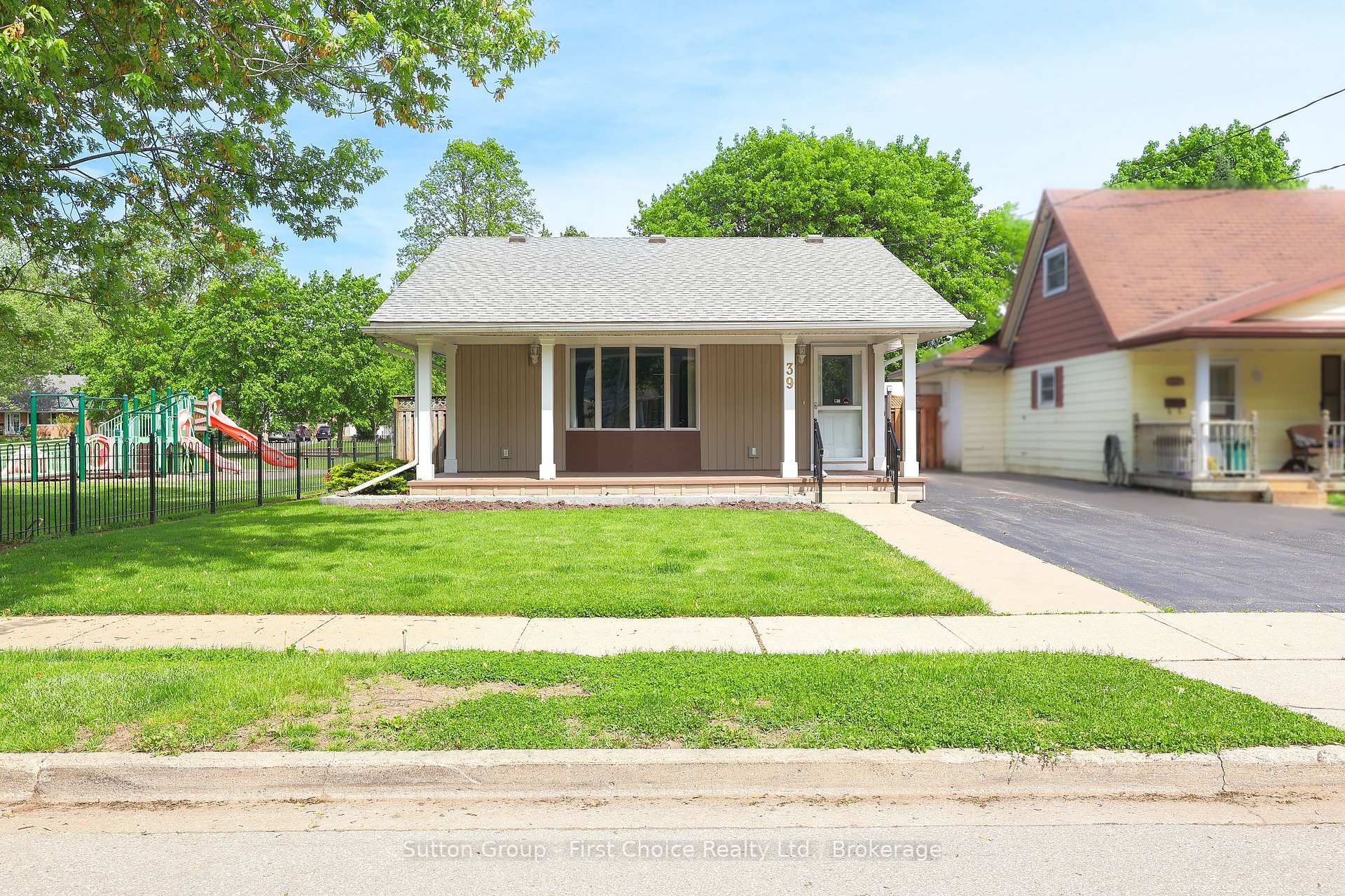 Photo 2 of 39 Portia Boulevard, Stratford — HOMEH
