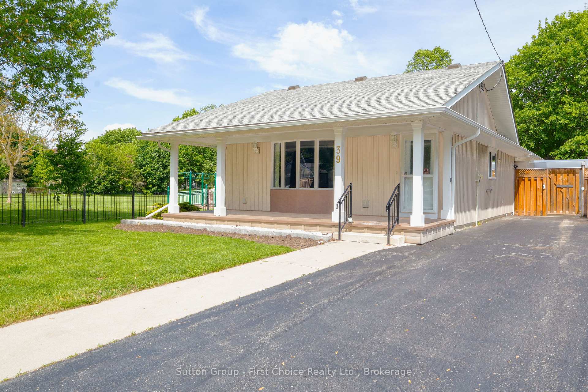Photo 3 of 39 Portia Boulevard, Stratford — HOMEH