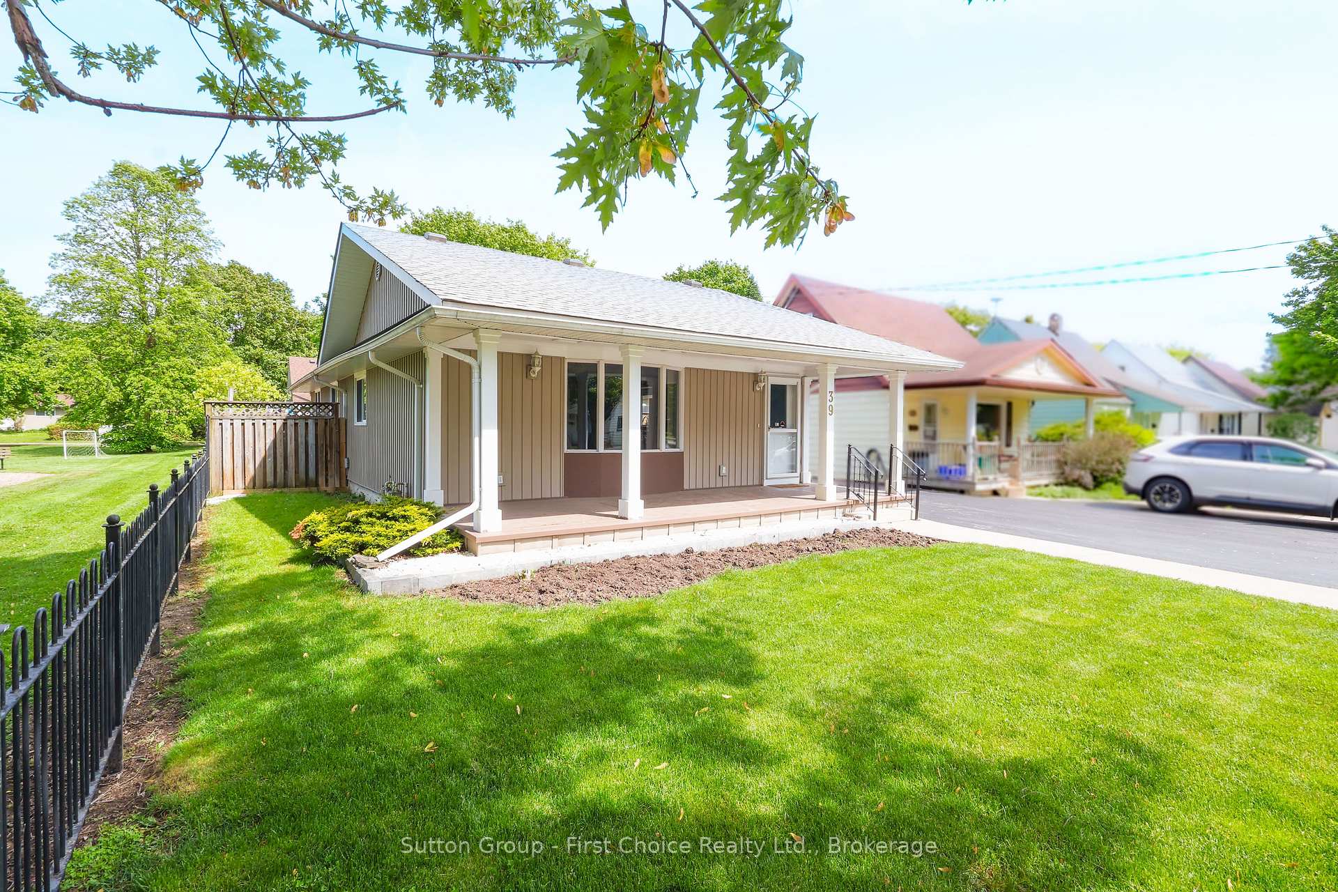 Photo 4 of 39 Portia Boulevard, Stratford — HOMEH