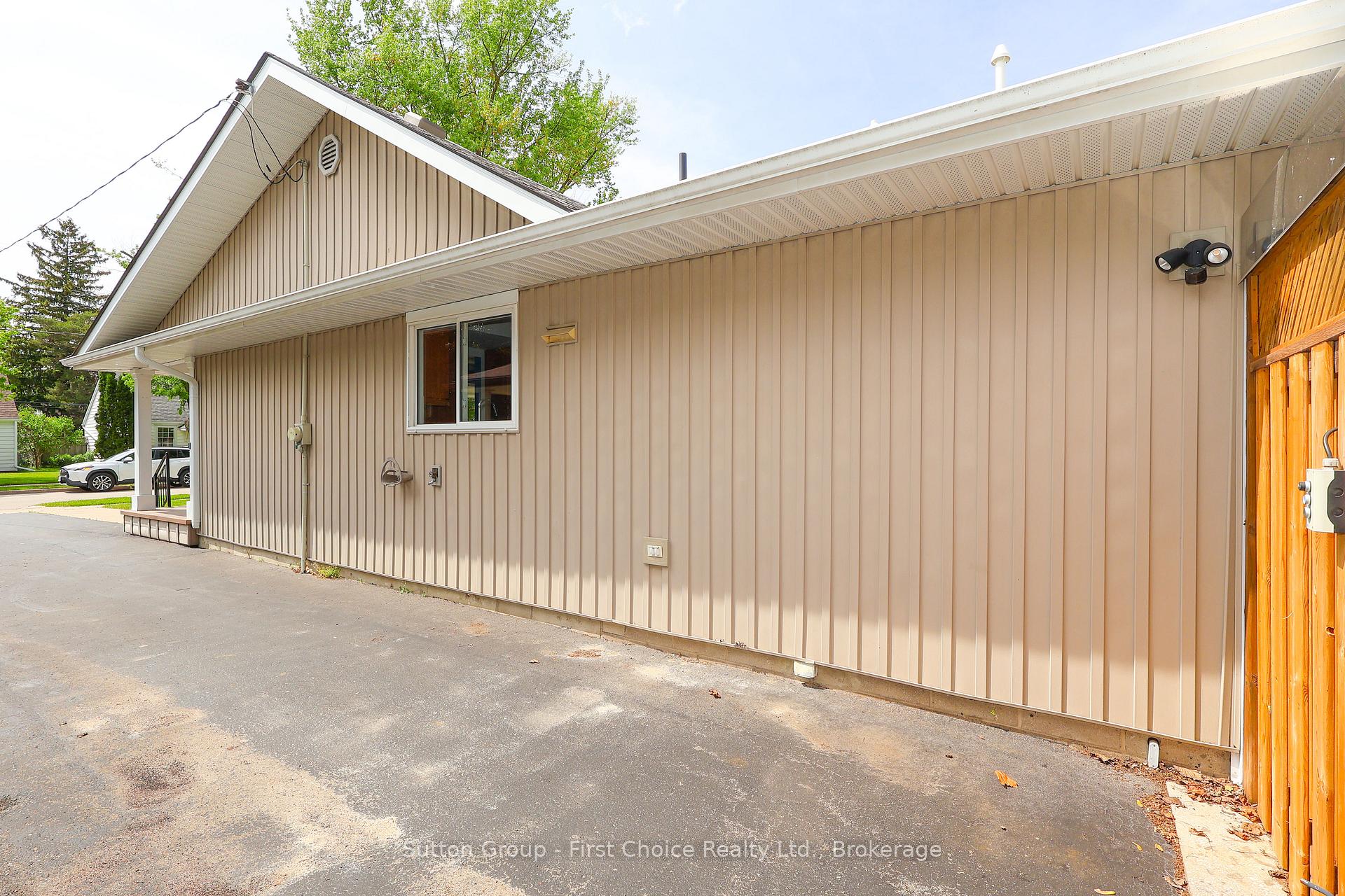 Photo 6 of 39 Portia Boulevard, Stratford — HOMEH