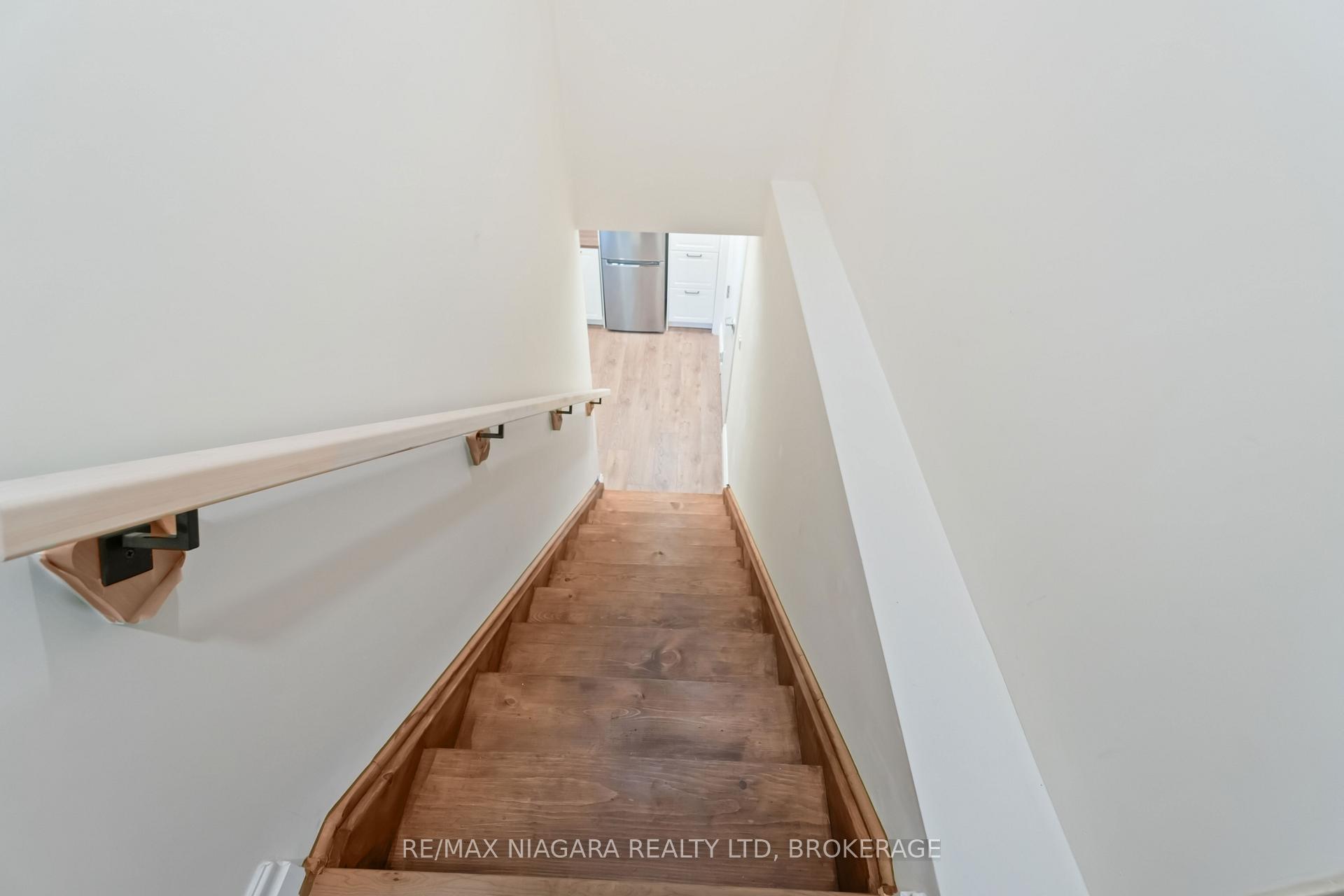 Photo 4 of 89 Bayview Drive, St. Catharines, Port Dalhousie — HOMEH