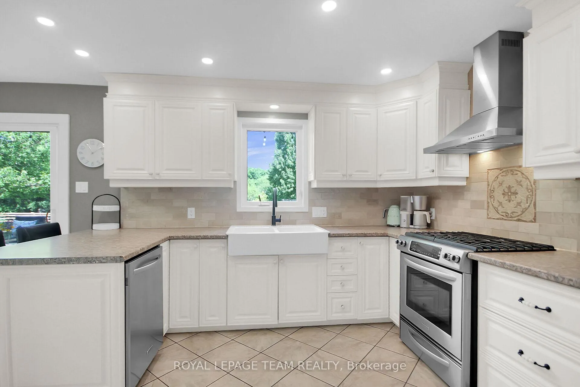 Photo 15 of 7117 Quinnfield Way, Ottawa, Greely — HOMEH