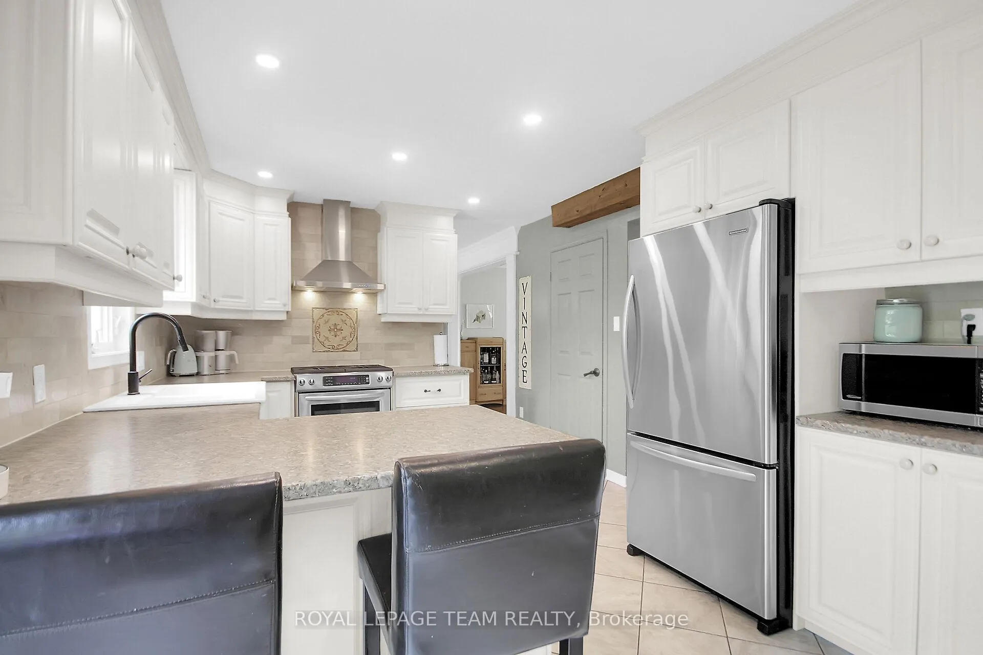 Photo 16 of 7117 Quinnfield Way, Ottawa, Greely — HOMEH