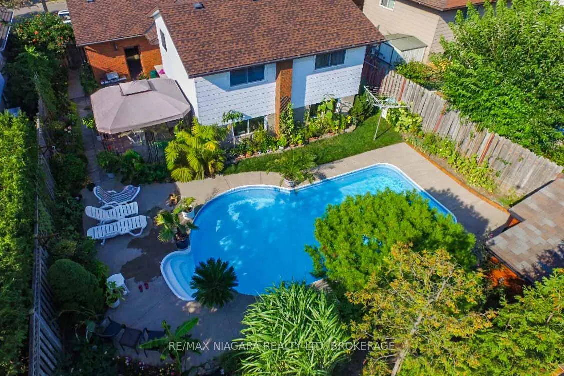 Photo 2 of 5 Rene Lane, St. Catharines, Secord Woods — HOMEH
