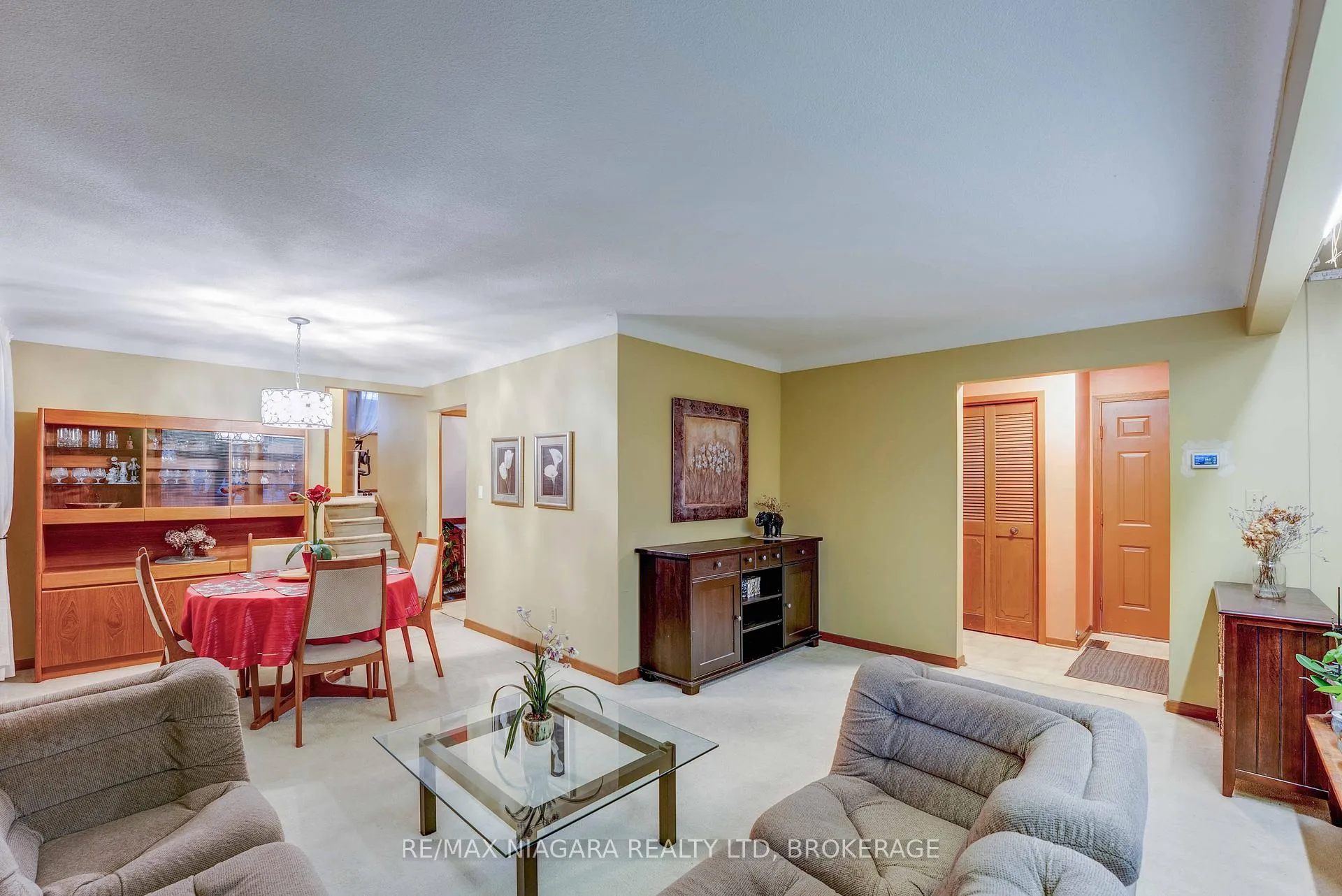 Photo 7 of 5 Rene Lane, St. Catharines, Secord Woods — HOMEH