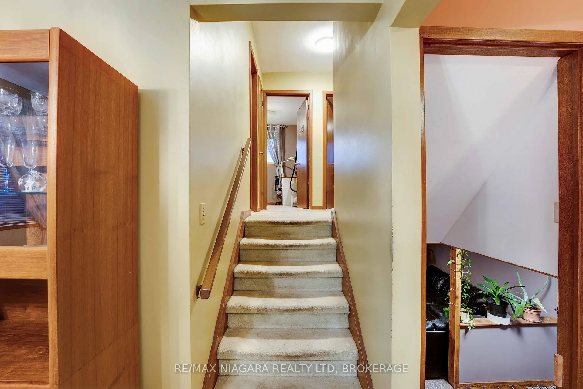 Photo 11 of 5 Rene Lane, St. Catharines, Secord Woods — HOMEH