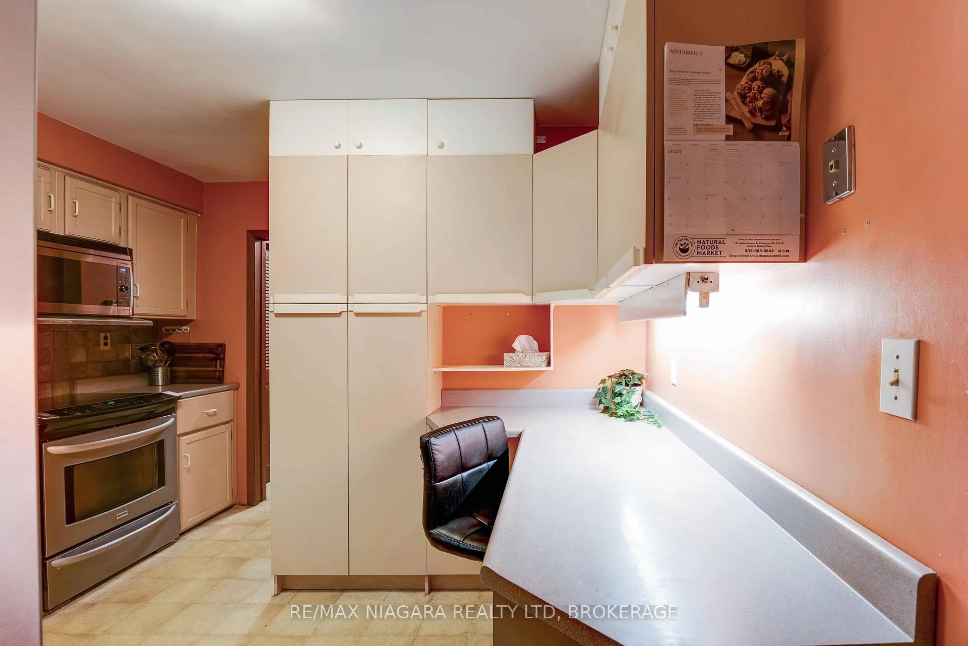 Photo 12 of 5 Rene Lane, St. Catharines, Secord Woods — HOMEH
