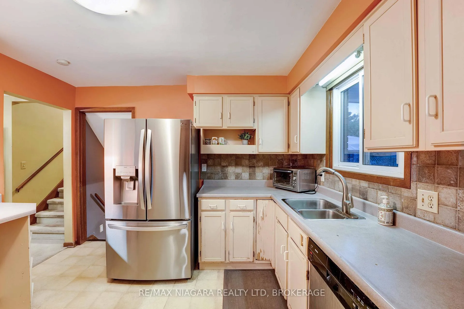 Photo 14 of 5 Rene Lane, St. Catharines, Secord Woods — HOMEH