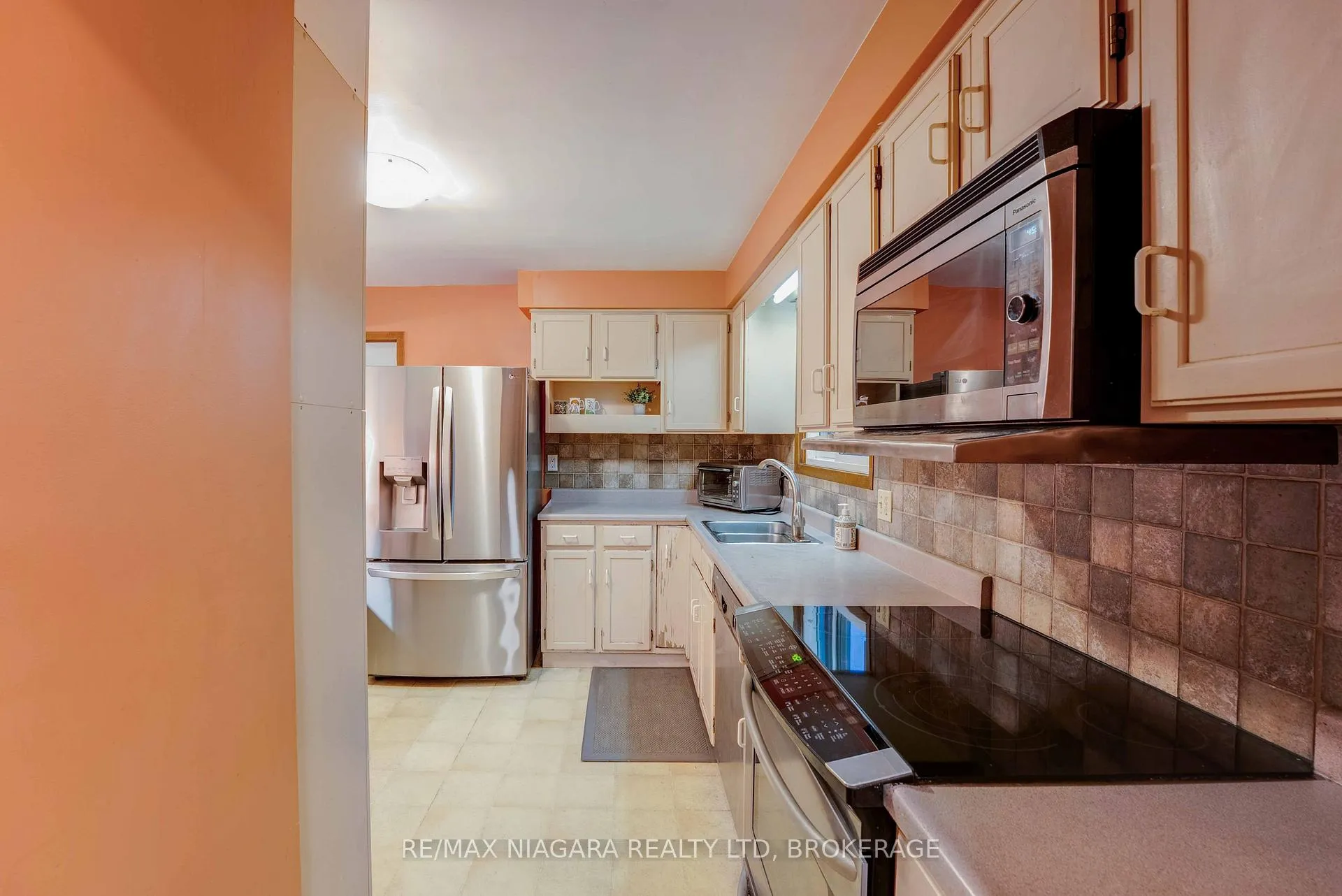 Photo 15 of 5 Rene Lane, St. Catharines, Secord Woods — HOMEH