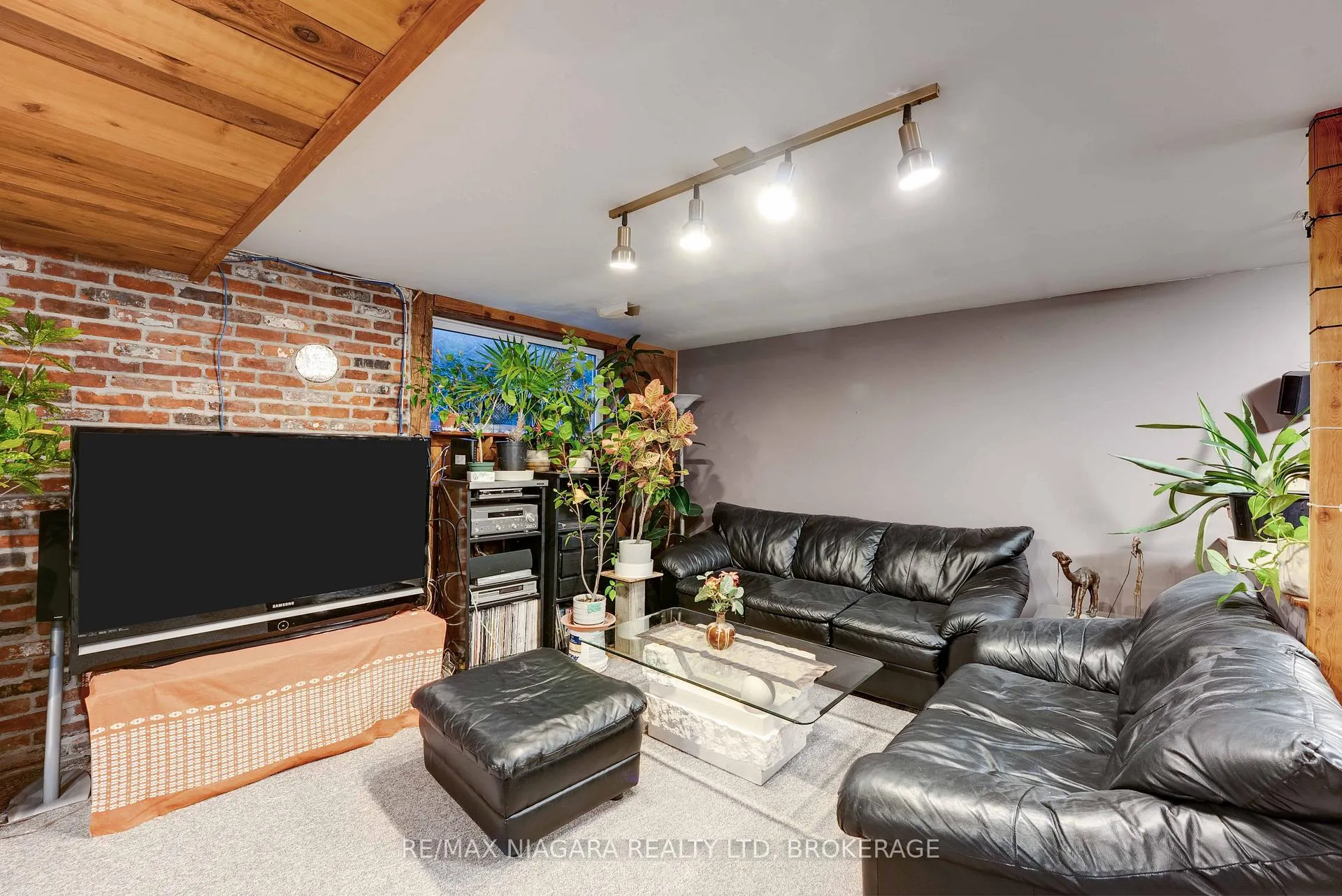 Photo 23 of 5 Rene Lane, St. Catharines, Secord Woods — HOMEH