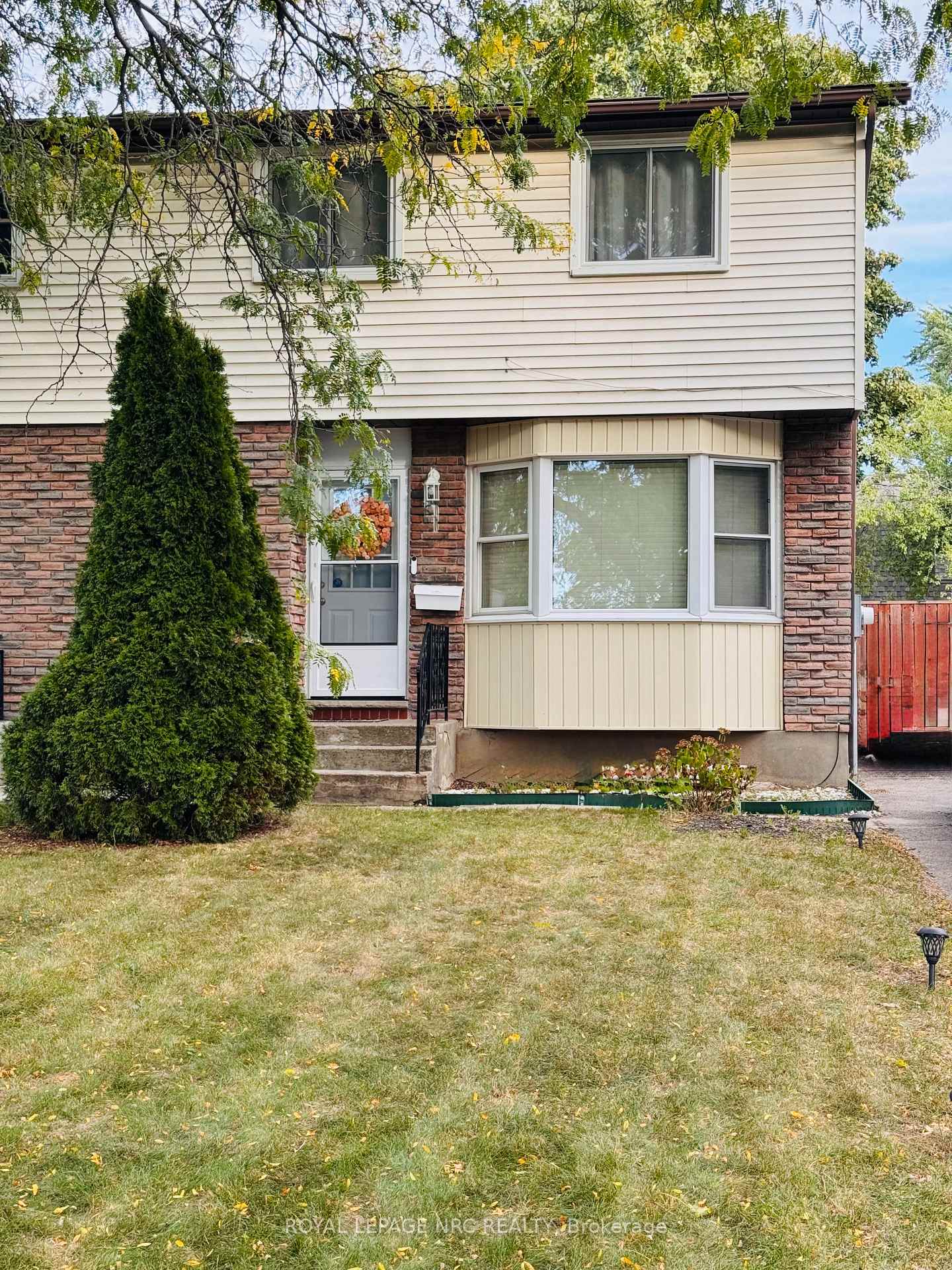 Photo 2 of 38 Lafayette Drive, St. Catharines, Lakeport — HOMEH