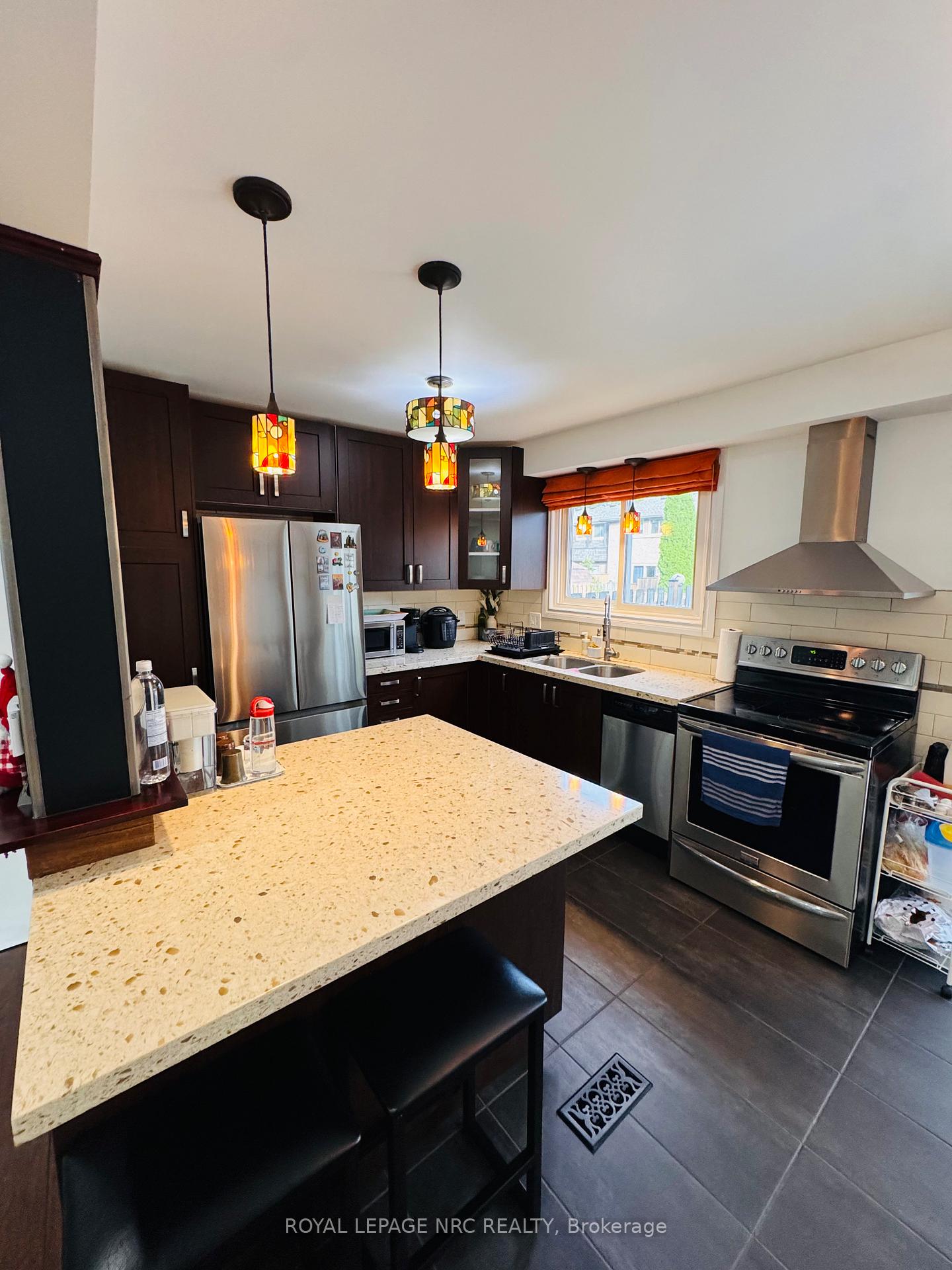 Photo 4 of 38 Lafayette Drive, St. Catharines, Lakeport — HOMEH