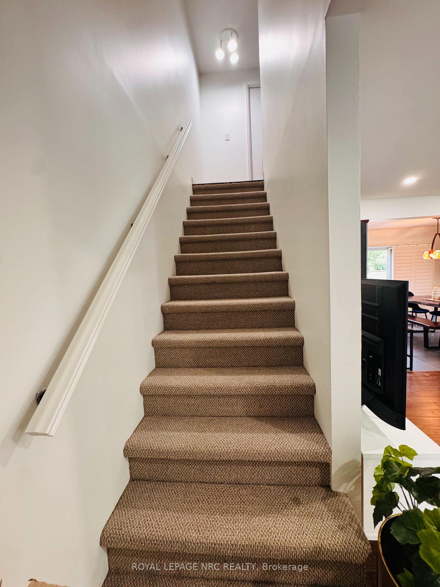 Photo 10 of 38 Lafayette Drive, St. Catharines, Lakeport — HOMEH