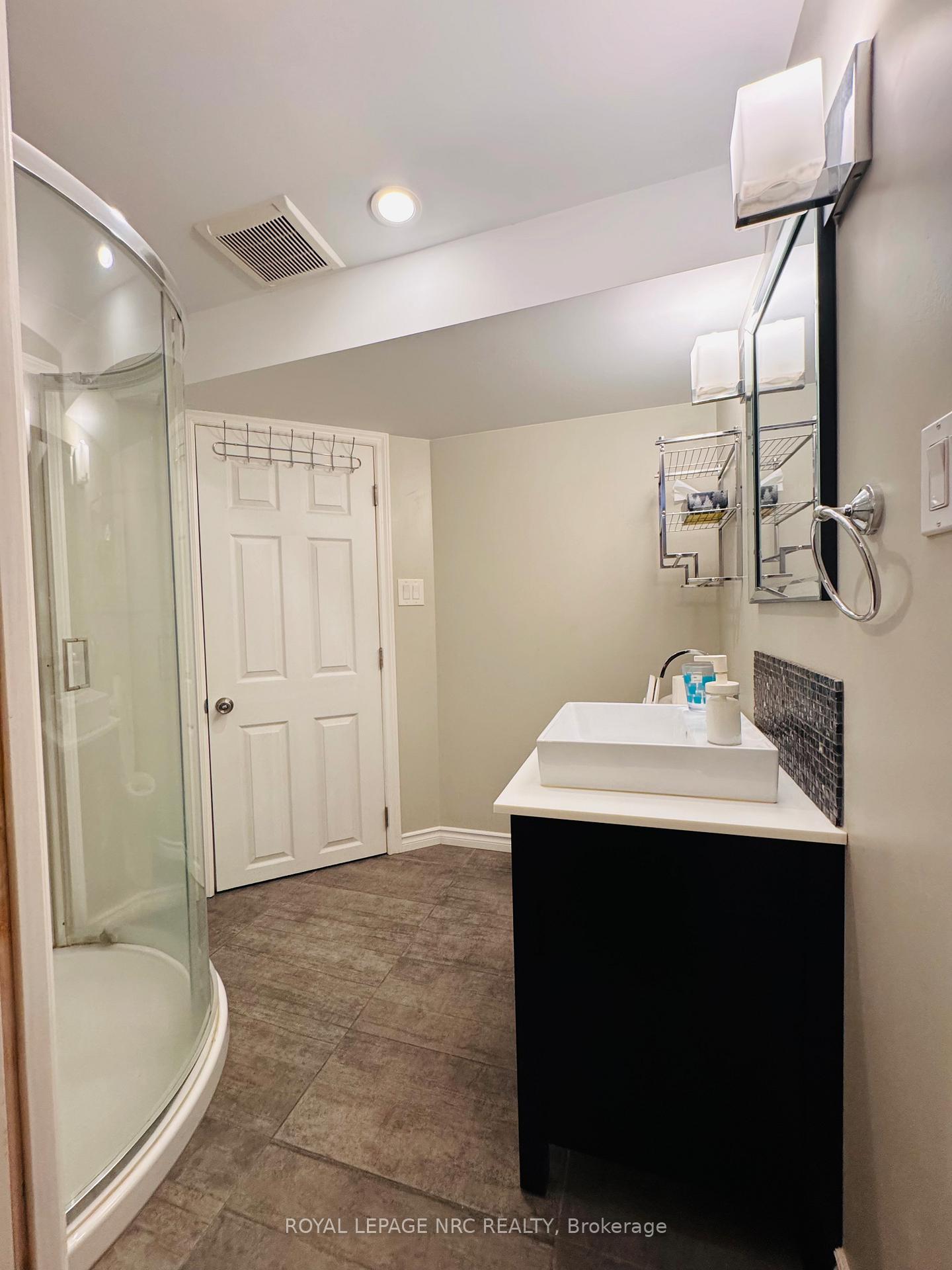 Photo 20 of 38 Lafayette Drive, St. Catharines, Lakeport — HOMEH