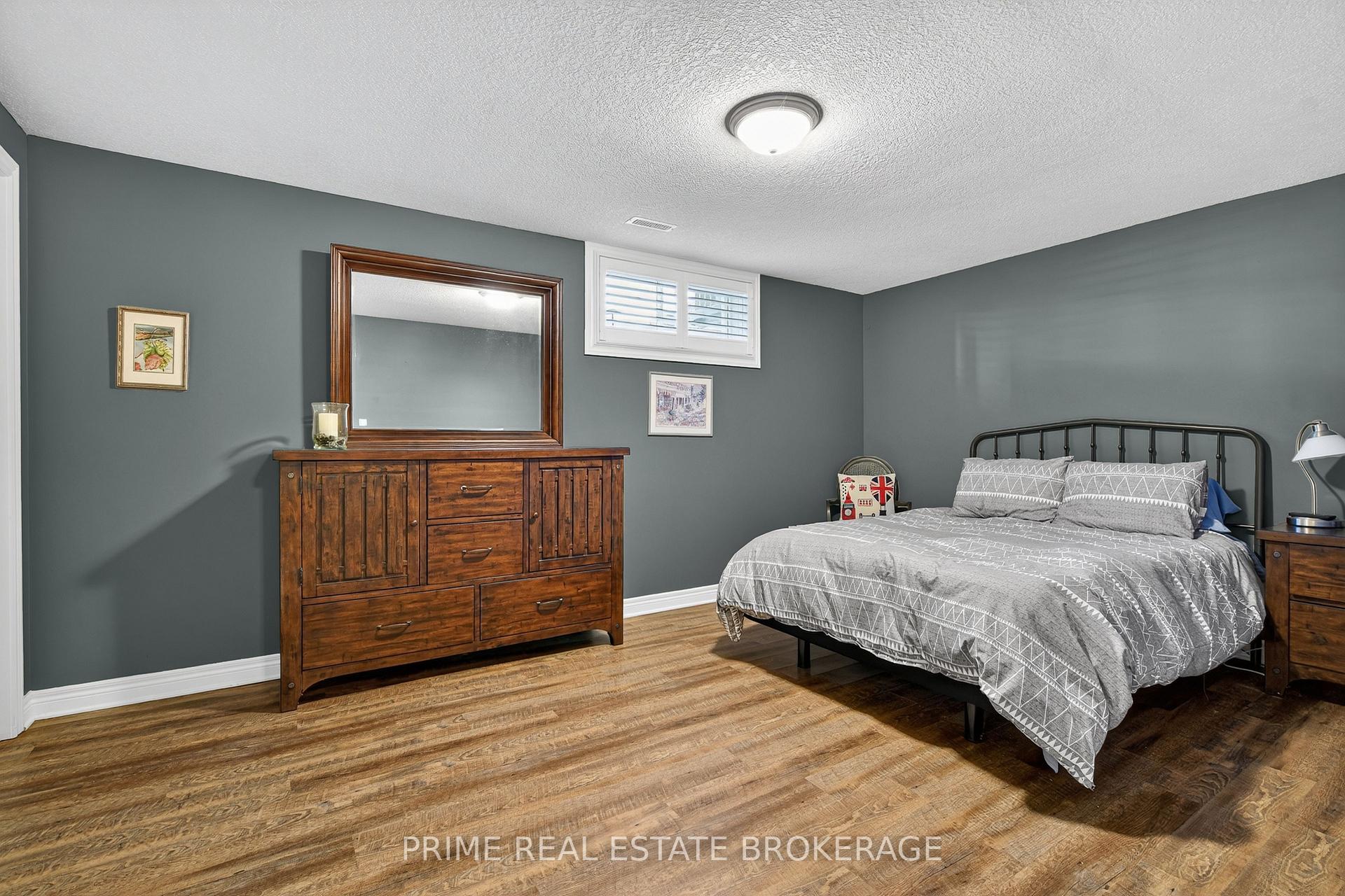Photo 33 of 15 Harrington Crescent, St. Thomas — HOMEH
