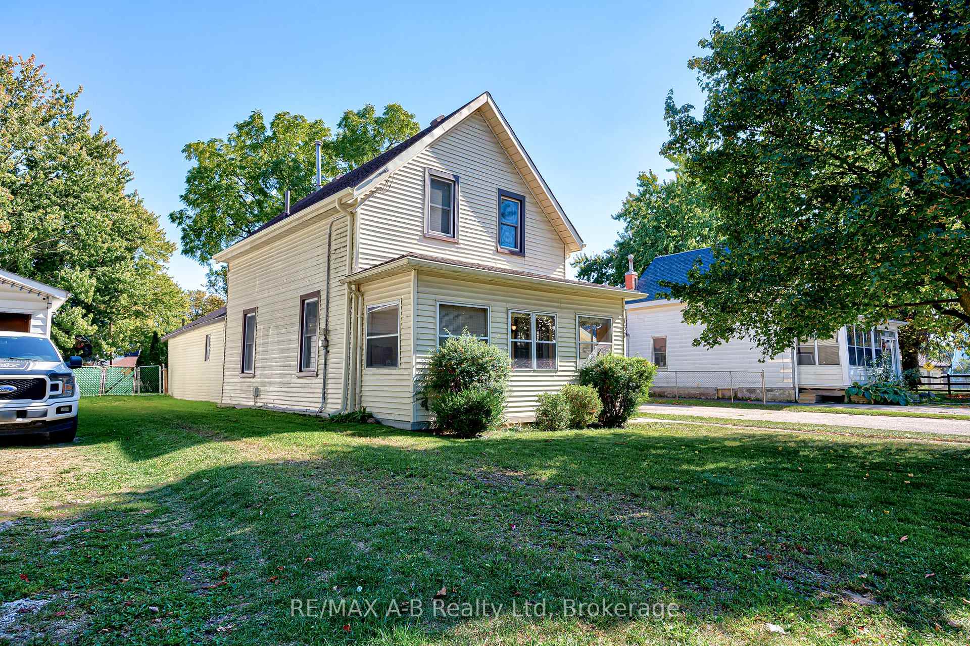 Photo 1 of 137 Dufferin Street, Stratford — HOMEH