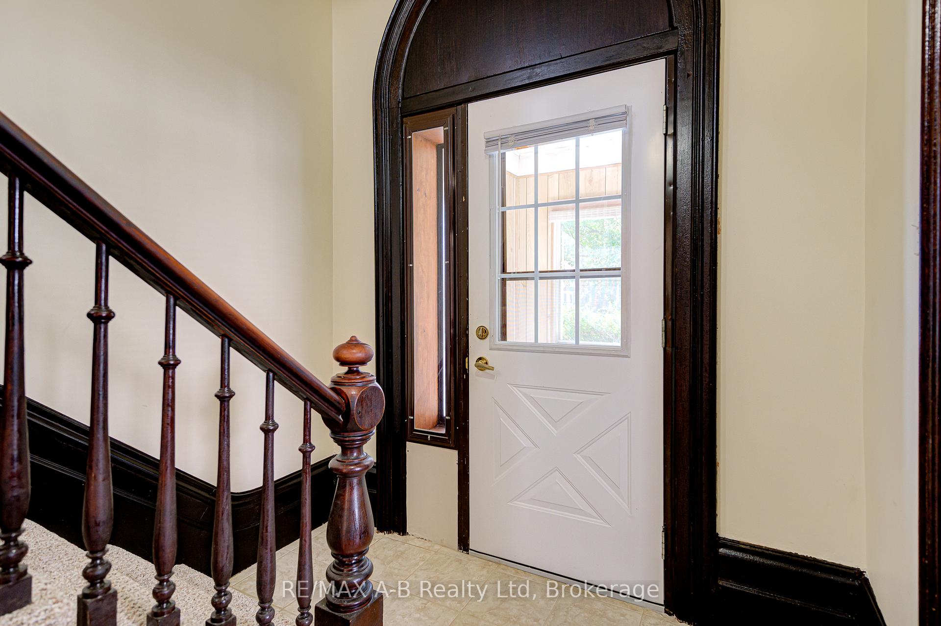 Photo 5 of 137 Dufferin Street, Stratford — HOMEH