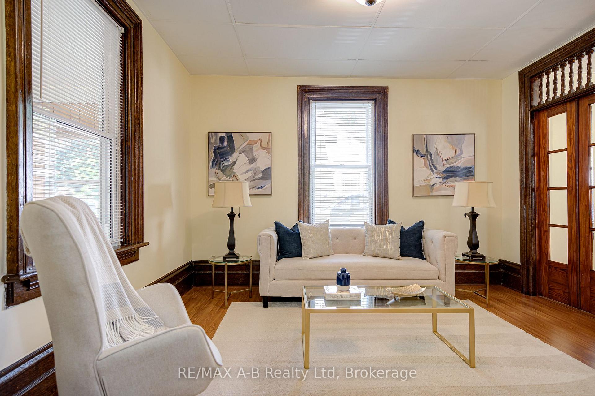 Photo 10 of 137 Dufferin Street, Stratford — HOMEH