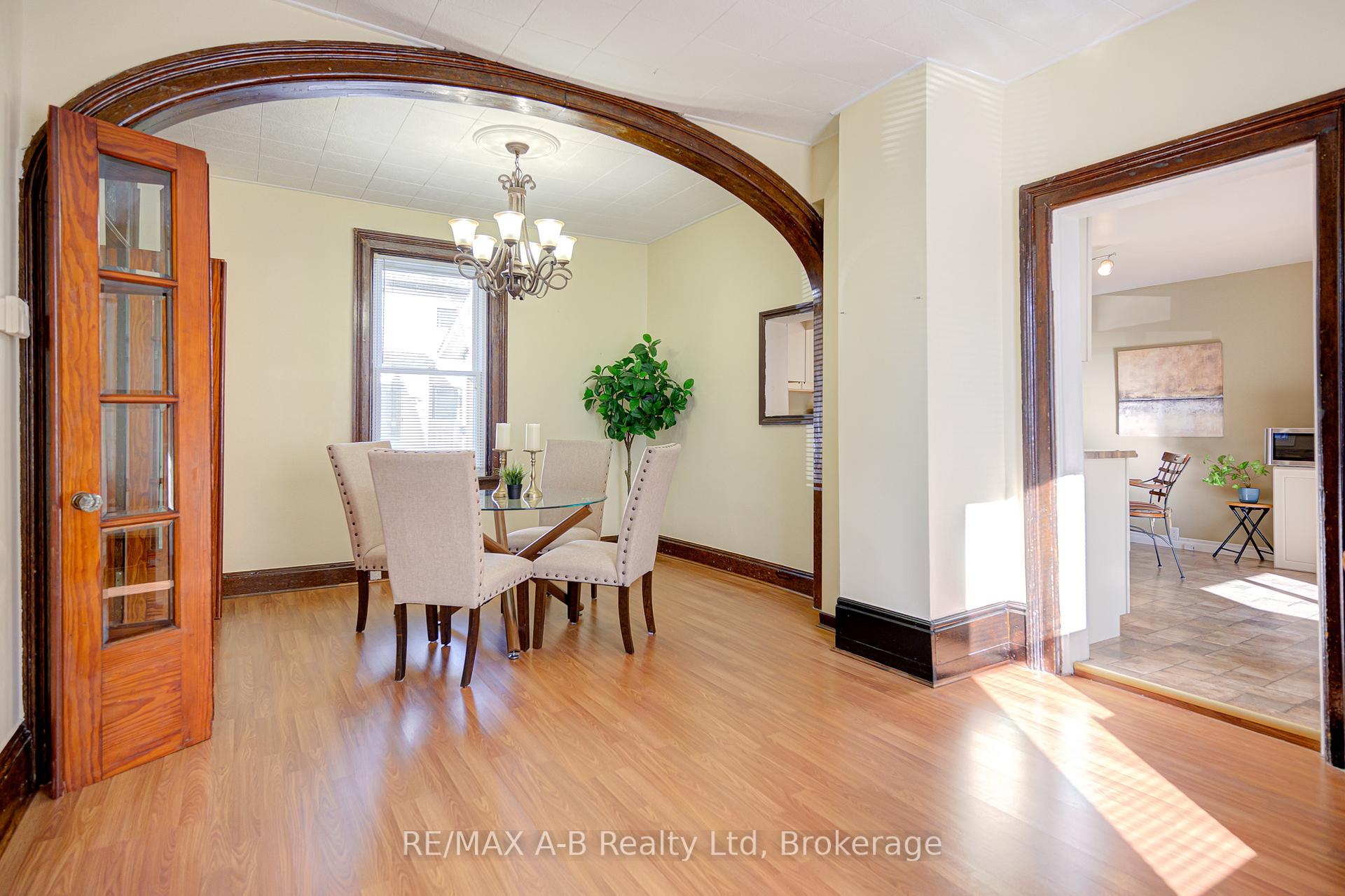Photo 15 of 137 Dufferin Street, Stratford — HOMEH