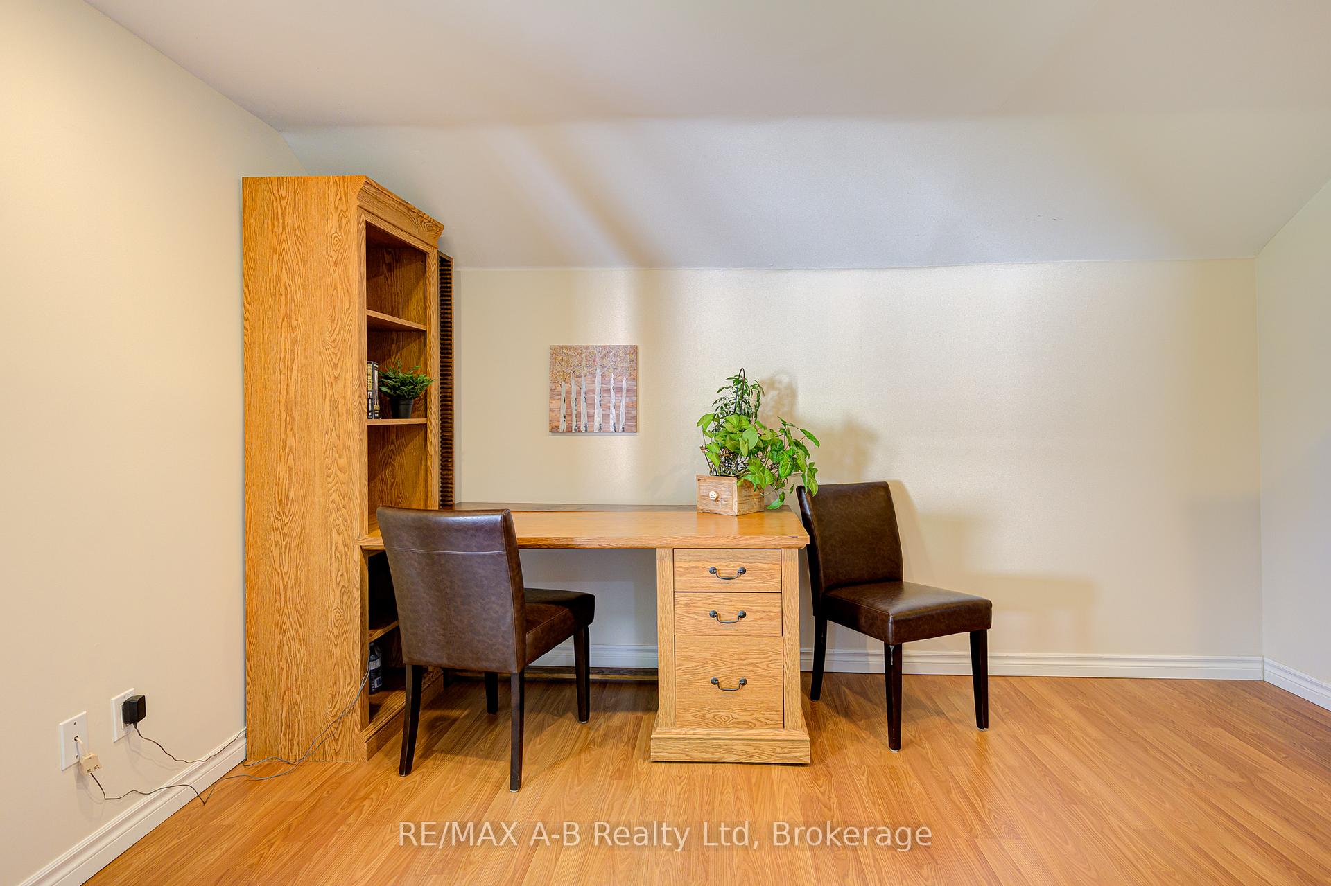 Photo 24 of 137 Dufferin Street, Stratford — HOMEH