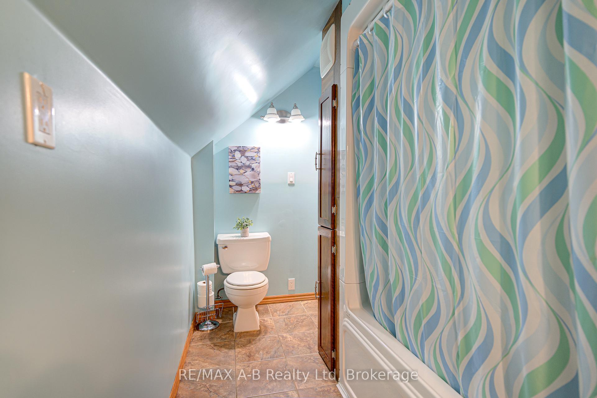 Photo 32 of 137 Dufferin Street, Stratford — HOMEH