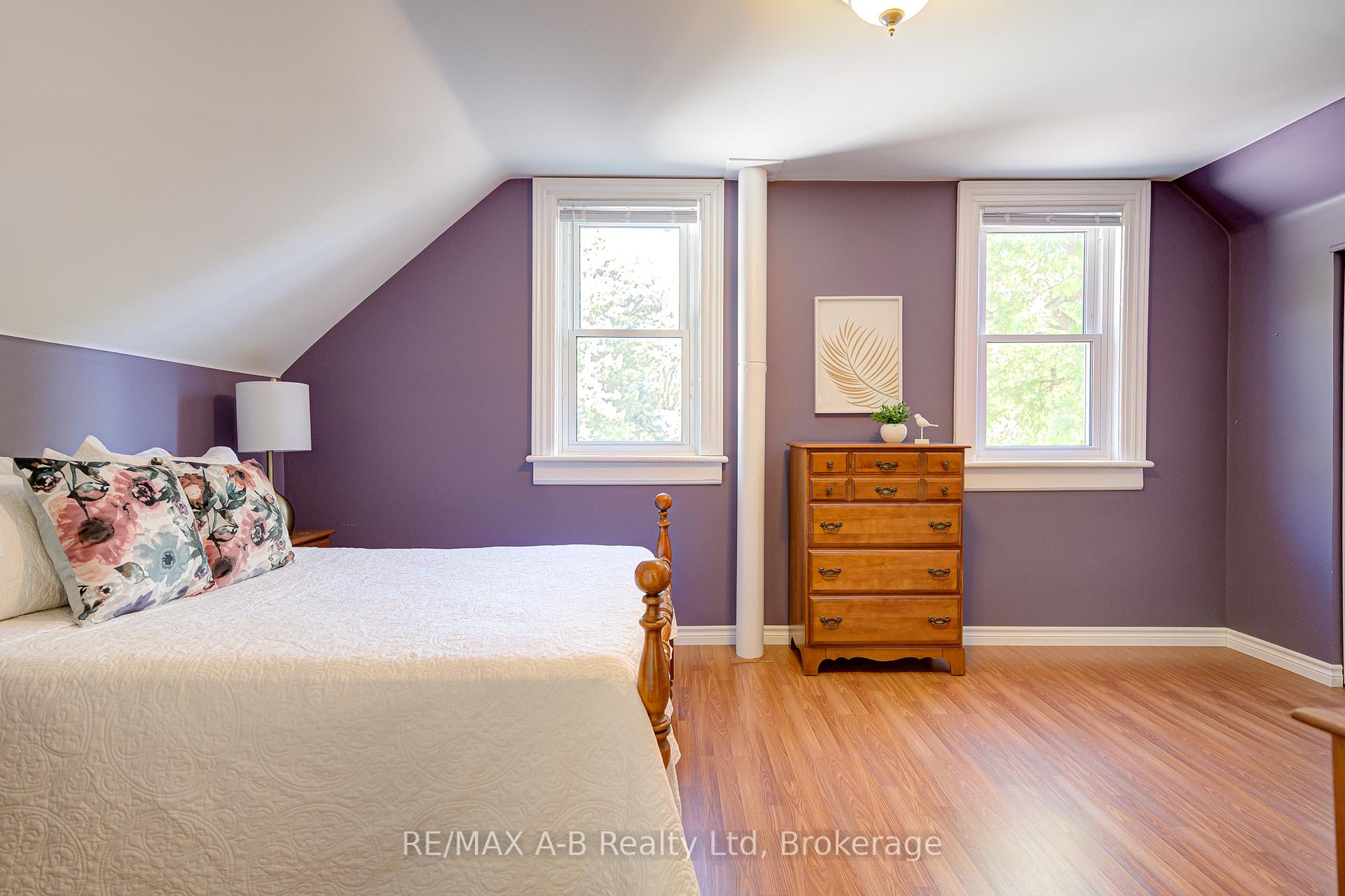 Photo 35 of 137 Dufferin Street, Stratford — HOMEH