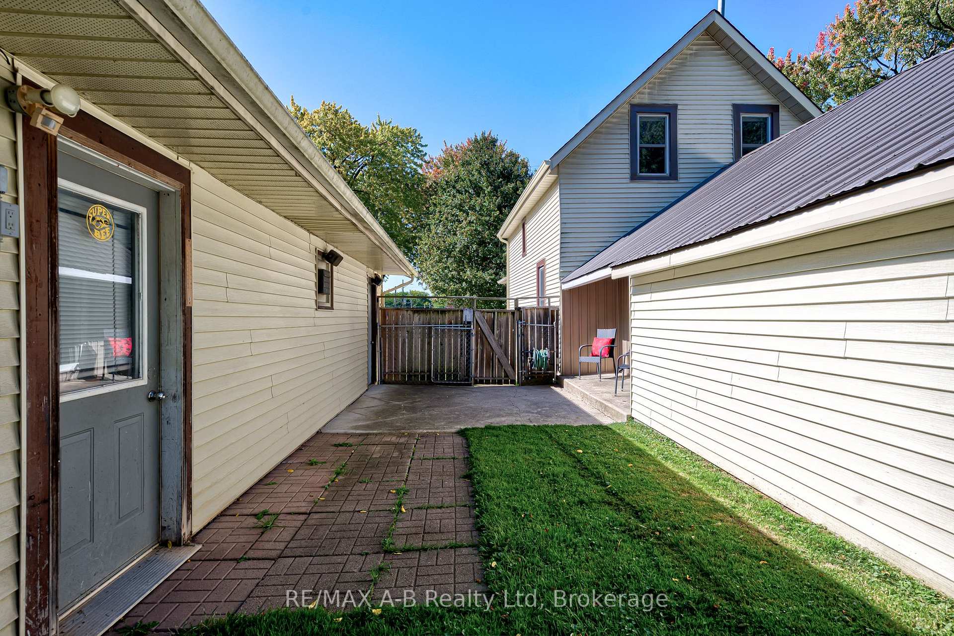 Photo 39 of 137 Dufferin Street, Stratford — HOMEH