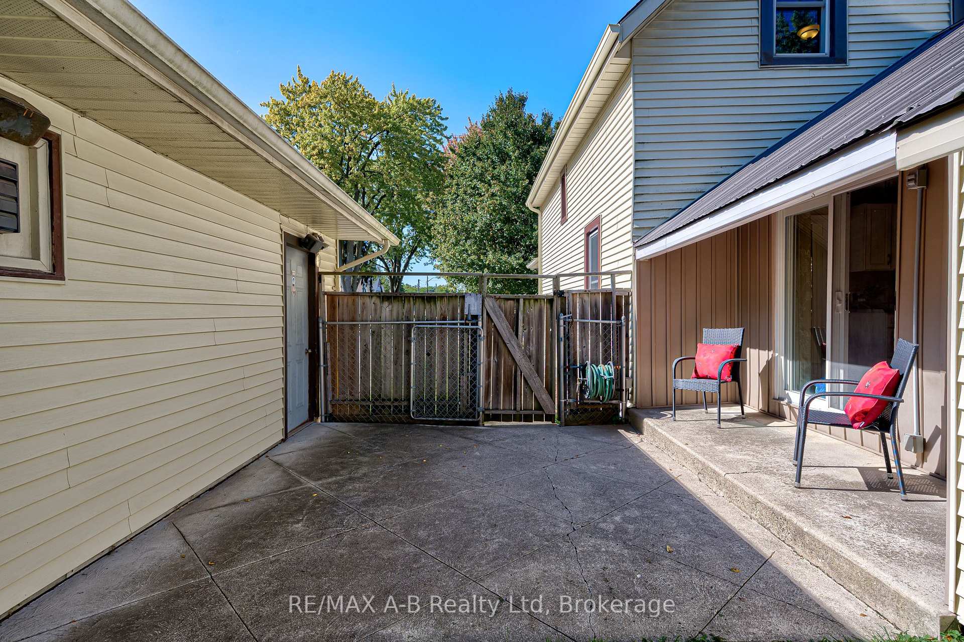 Photo 40 of 137 Dufferin Street, Stratford — HOMEH