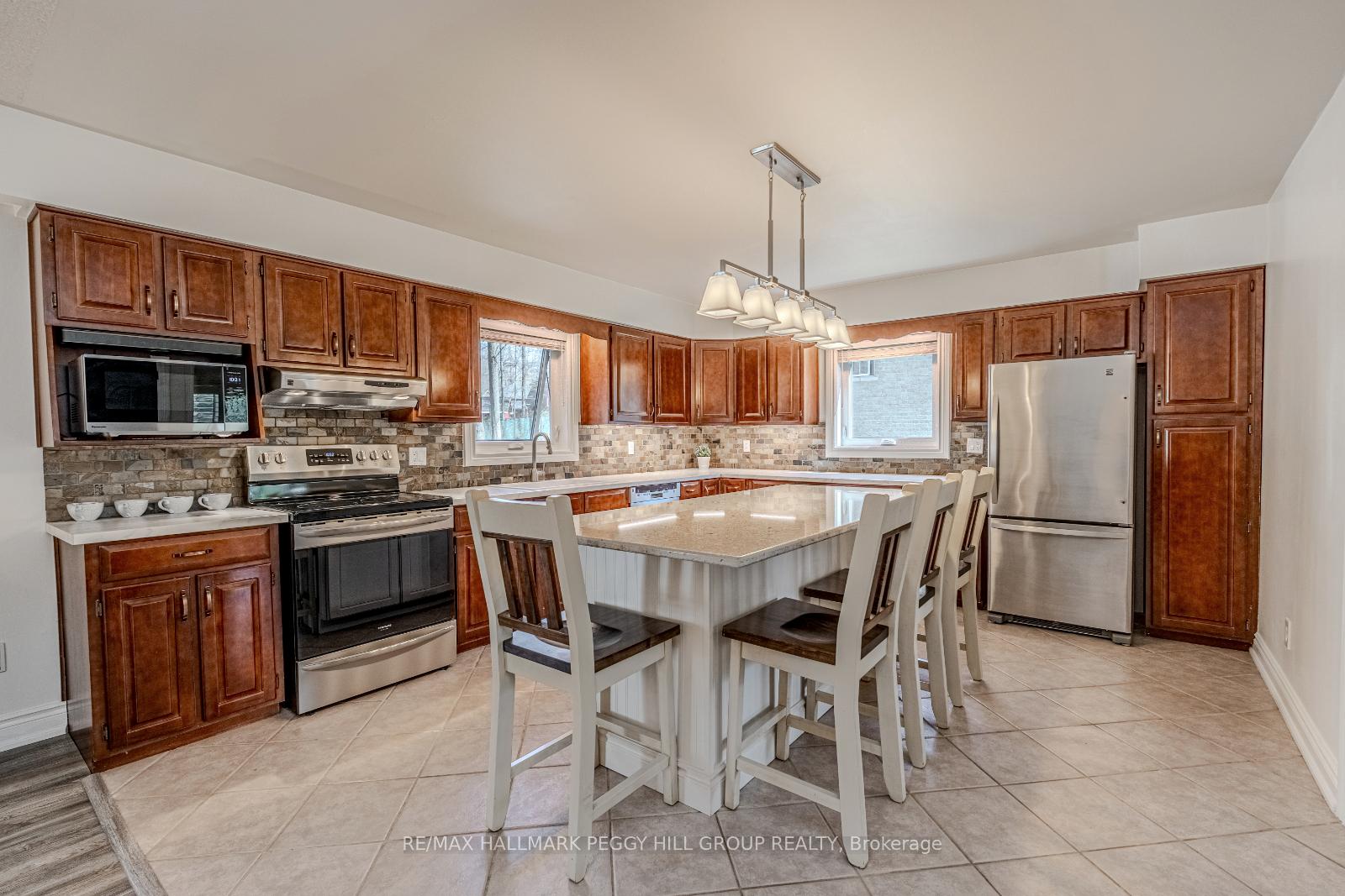 Photo 4 of 1166 Sunnidale Road, Springwater, Centre Vespra — HOMEH