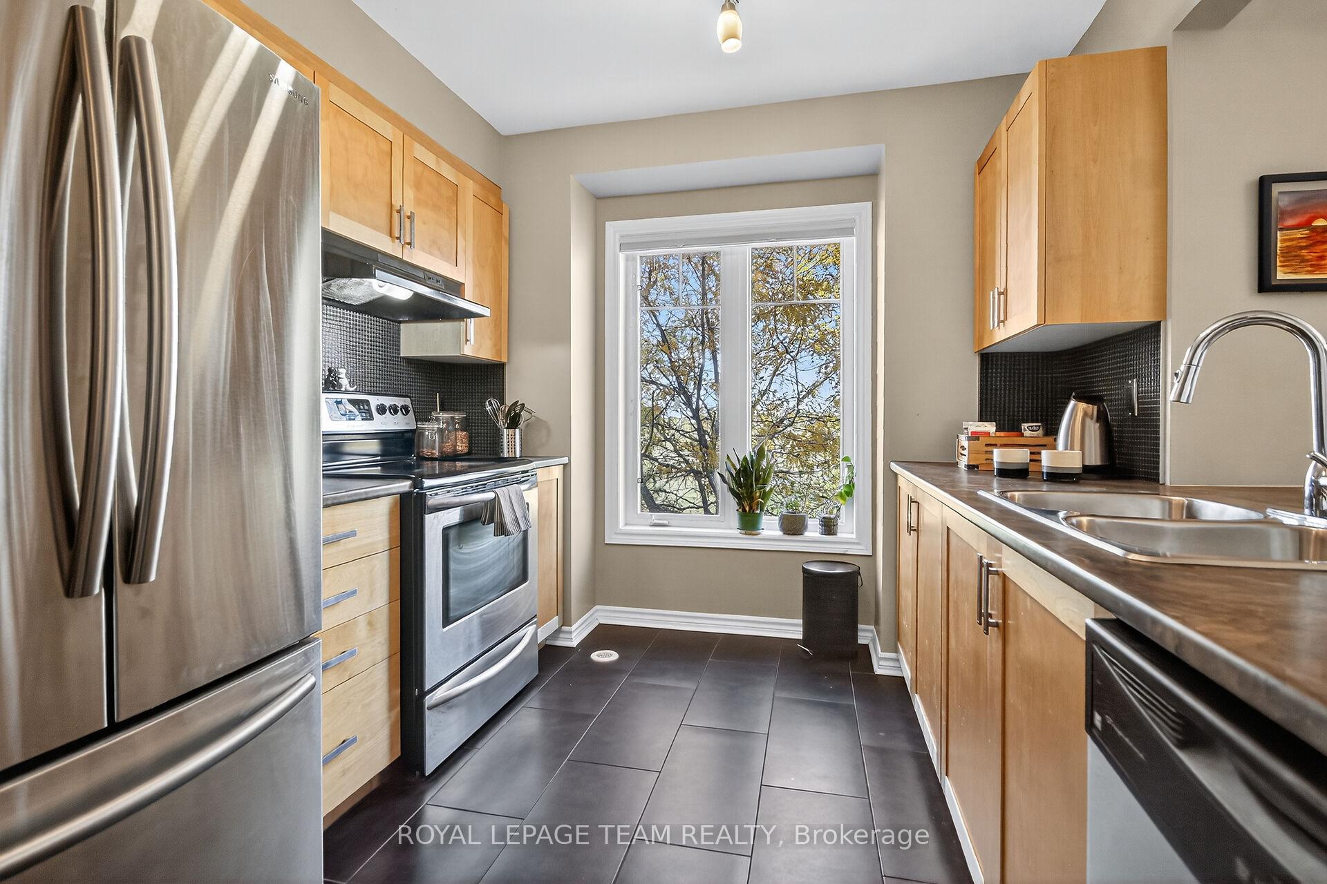 Photo 4 of 277 Aquilo Crescent, Ottawa, Stittsville (North) — HOMEH