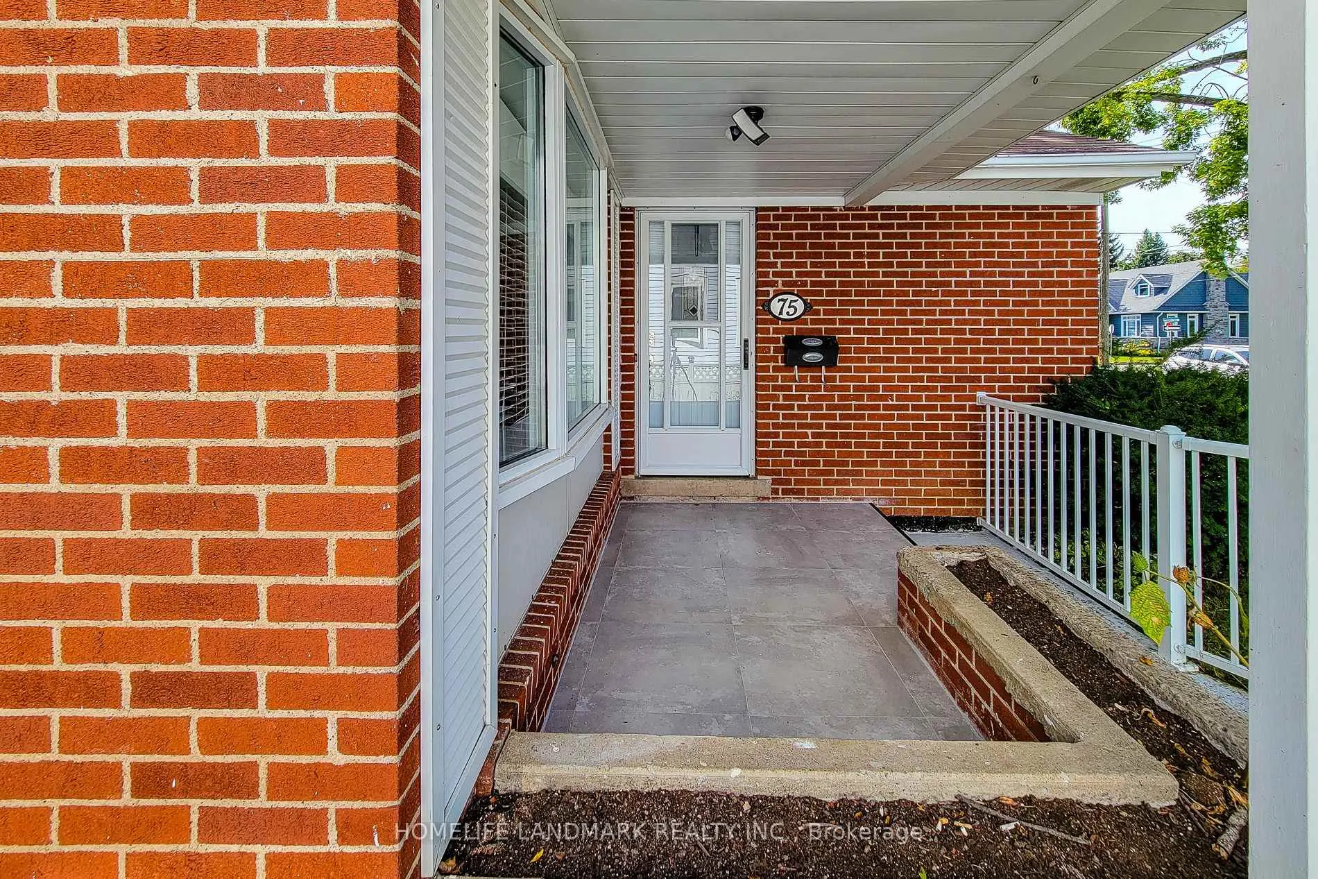 Photo 4 of Unit Upper, 75 Bayview Drive, St. Catharines, Port Dalhousie — HOMEH