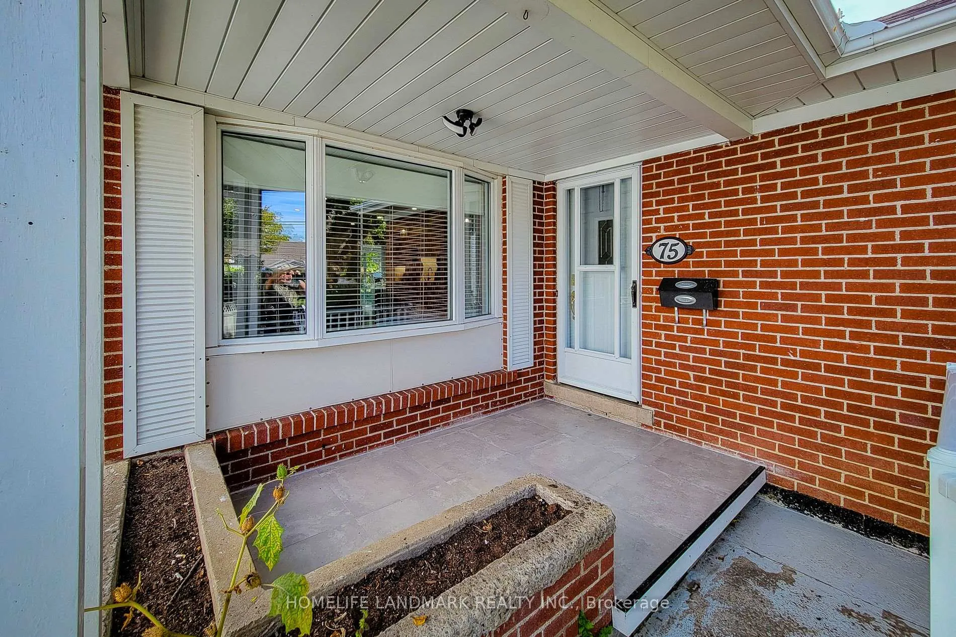 Photo 3 of 75 Bayview Drive, St. Catharines, Port Dalhousie — HOMEH