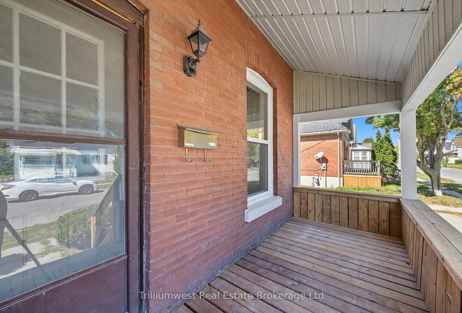 Photo 3 of 60 1/2 St Catharine Street, St. Thomas — HOMEH