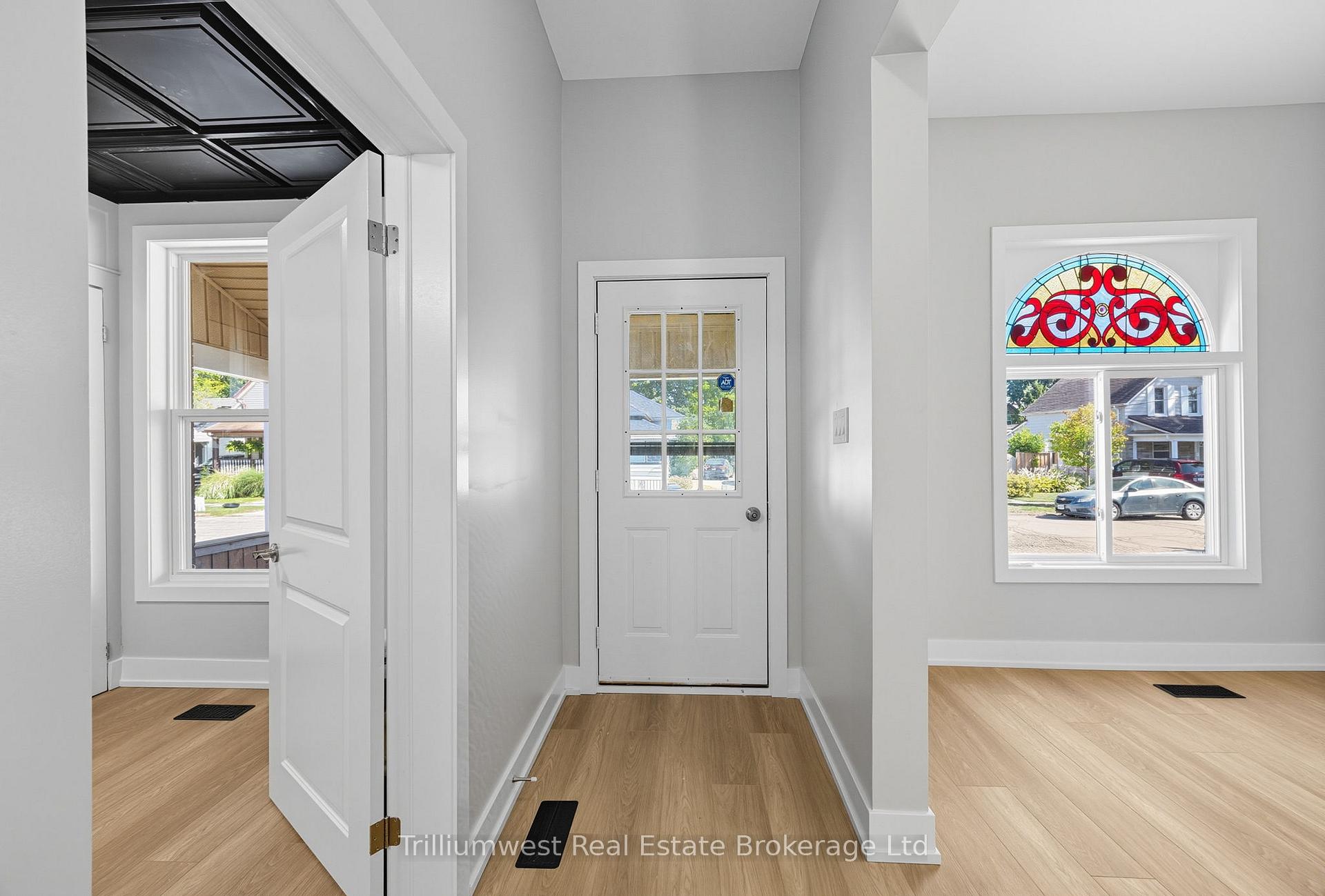 Photo 5 of 60 1/2 St Catharine Street, St. Thomas — HOMEH