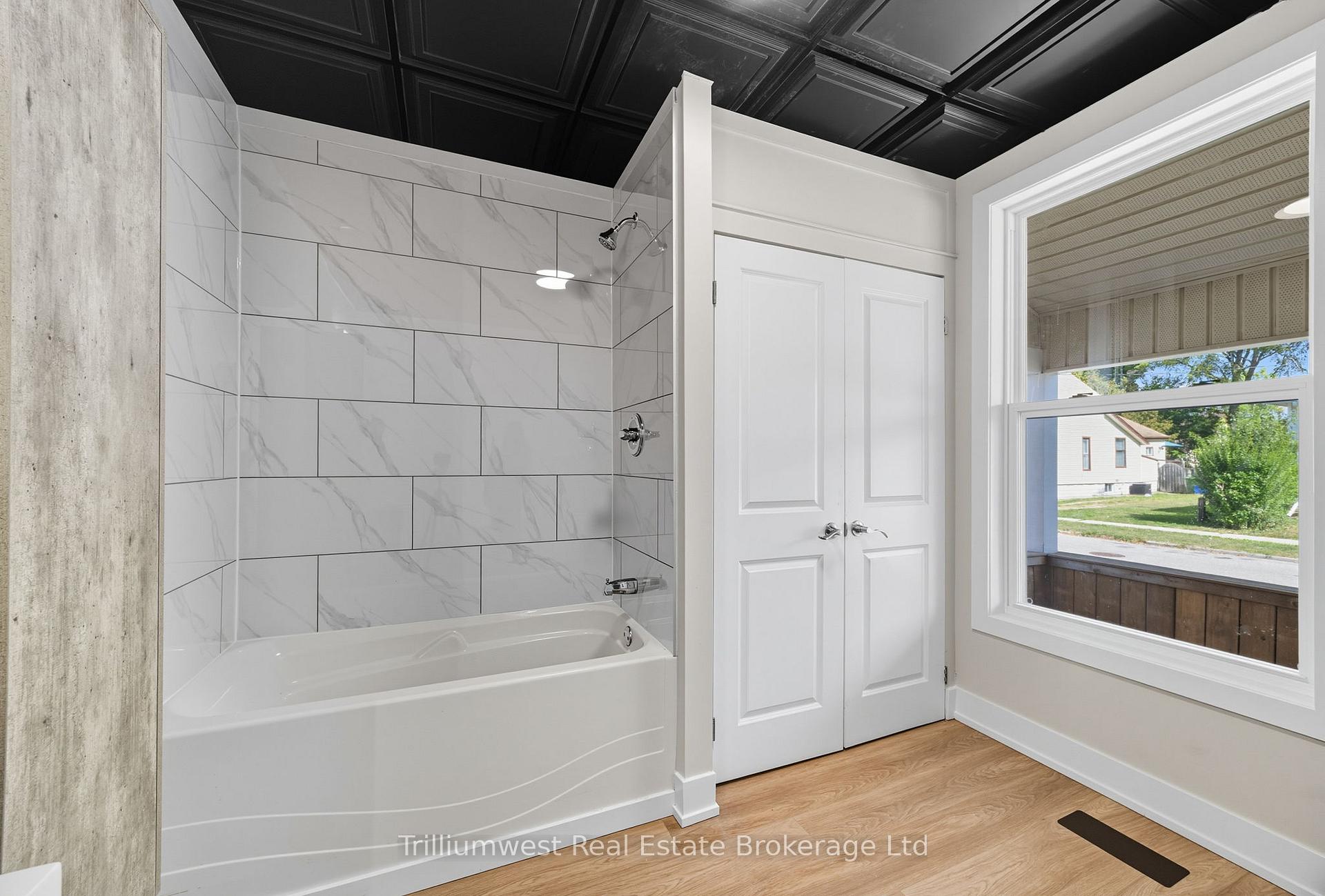 Photo 6 of 60 1/2 St Catharine Street, St. Thomas — HOMEH
