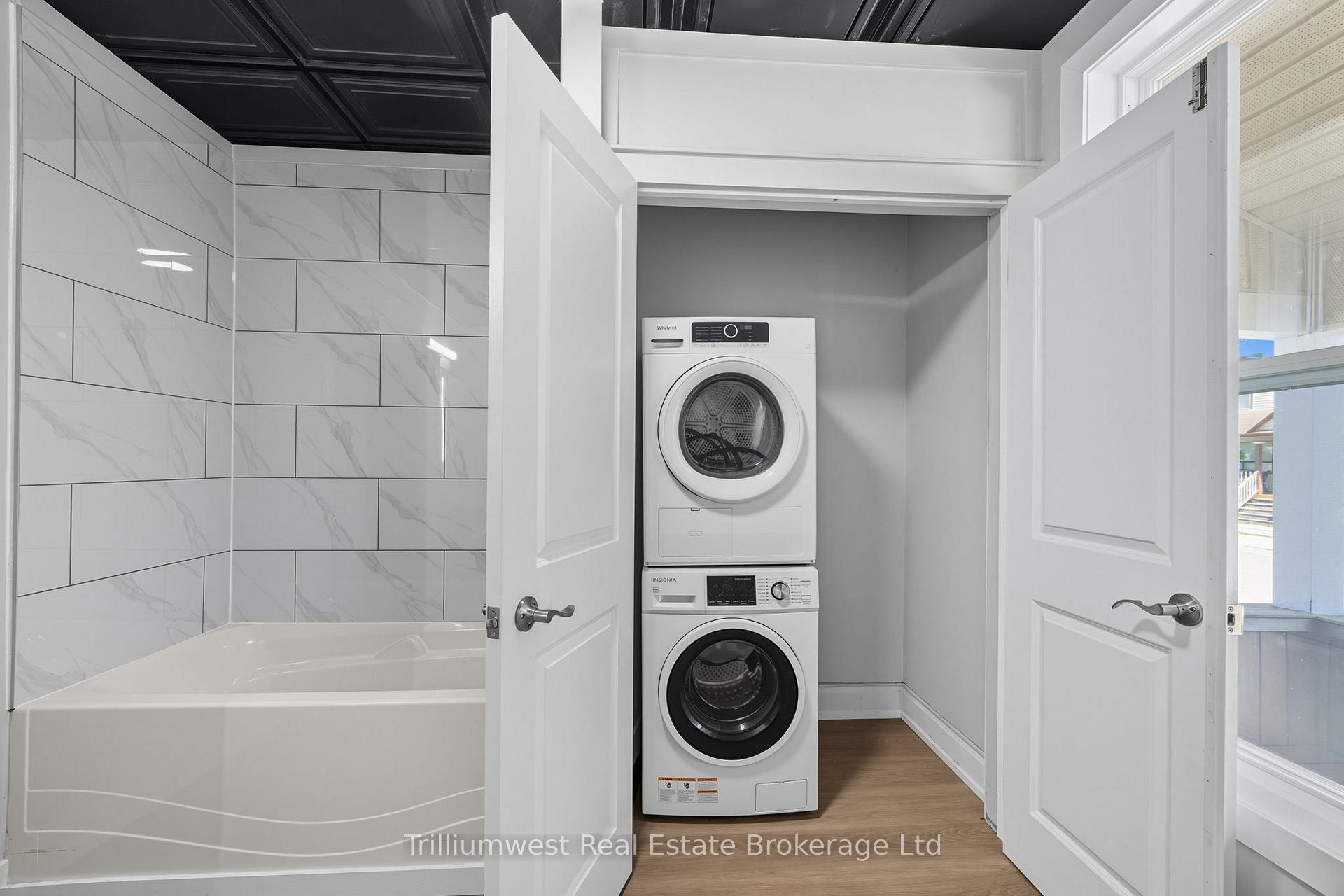Photo 8 of 60 1/2 St Catharine Street, St. Thomas — HOMEH