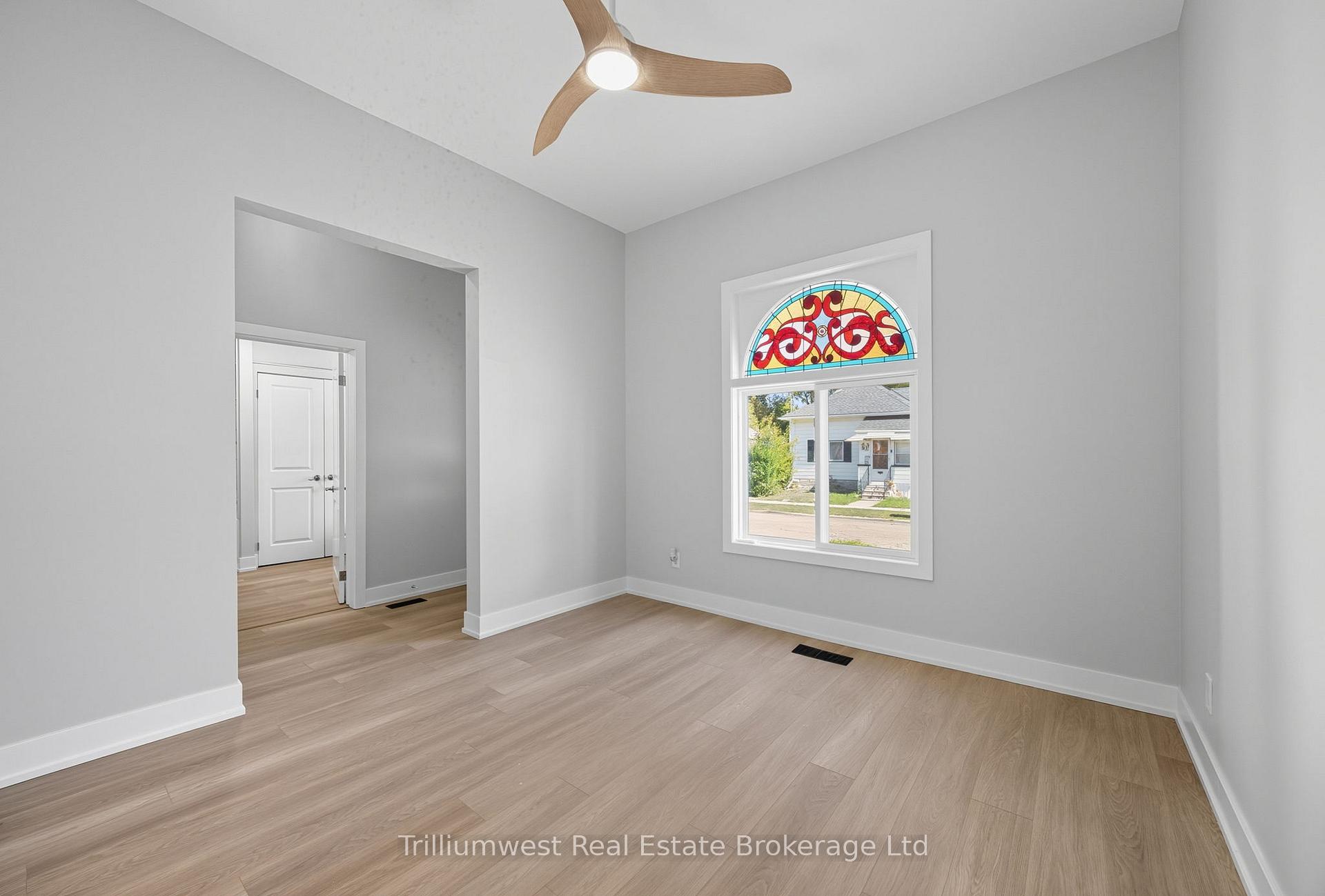 Photo 11 of 60 1/2 St Catharine Street, St. Thomas — HOMEH