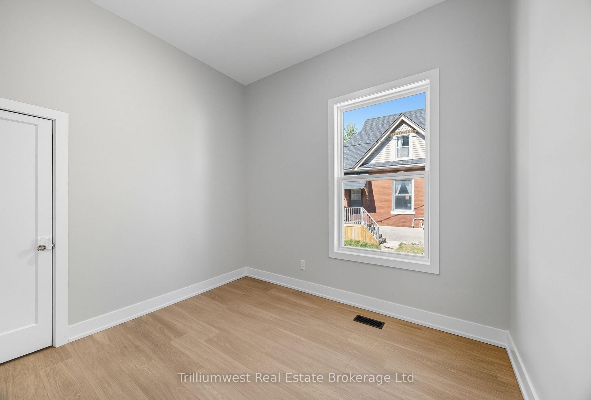 Photo 16 of 60 1/2 St Catharine Street, St. Thomas — HOMEH